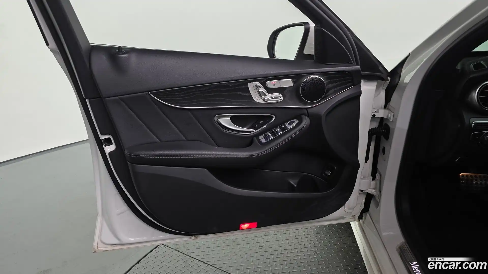 C-Class Mercedes-Benz 2019.4-INNER-034