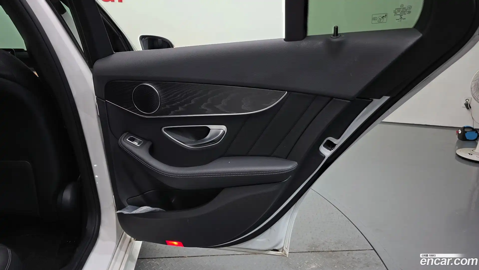 C-Class Mercedes-Benz 2019.4-INNER-035
