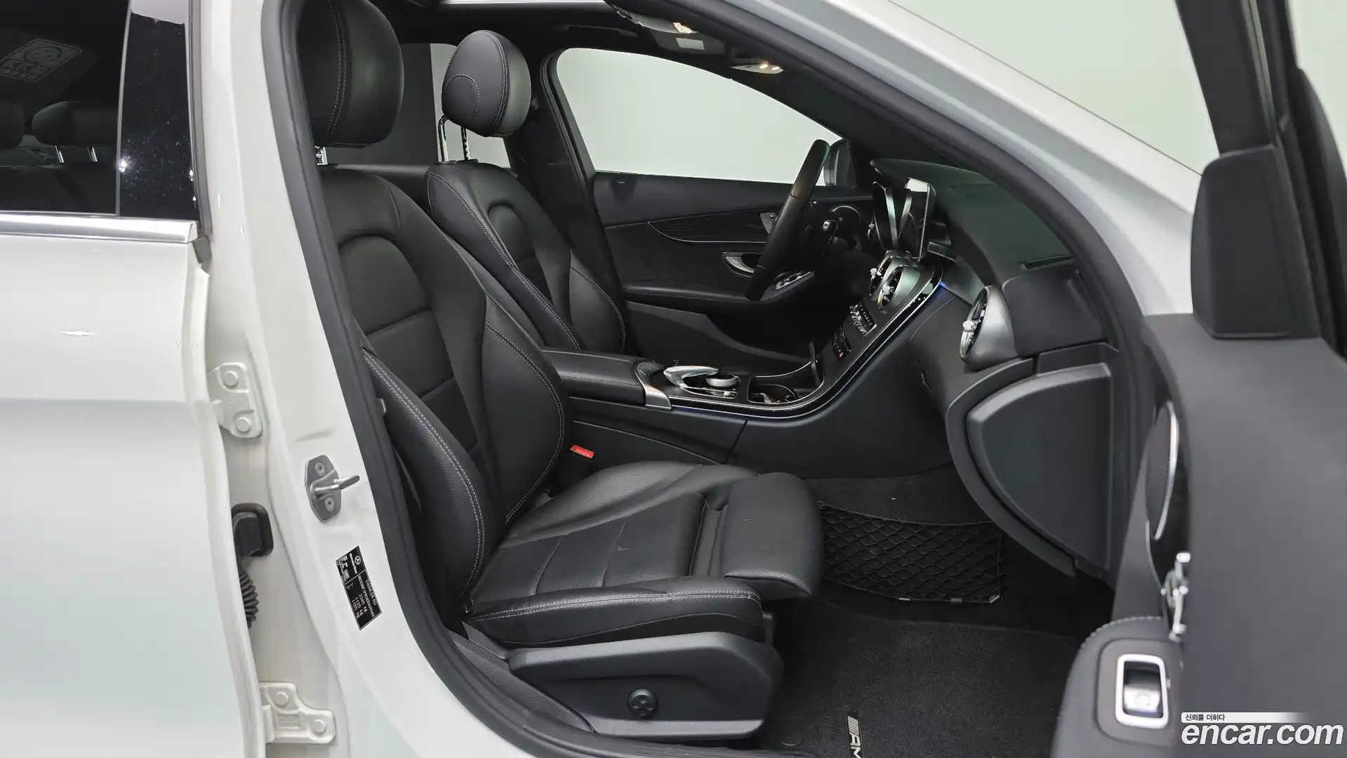 C-Class Mercedes-Benz 2019.4-INNER-036