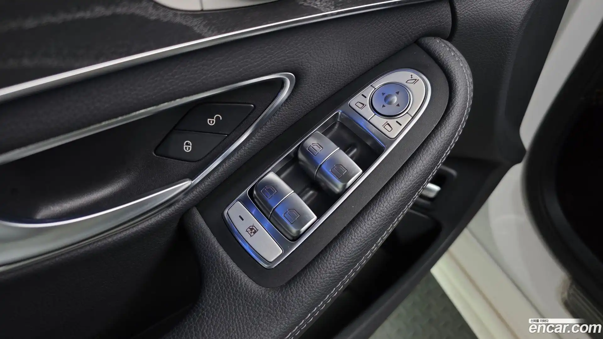 C-Class Mercedes-Benz 2019.4-OPTION-041