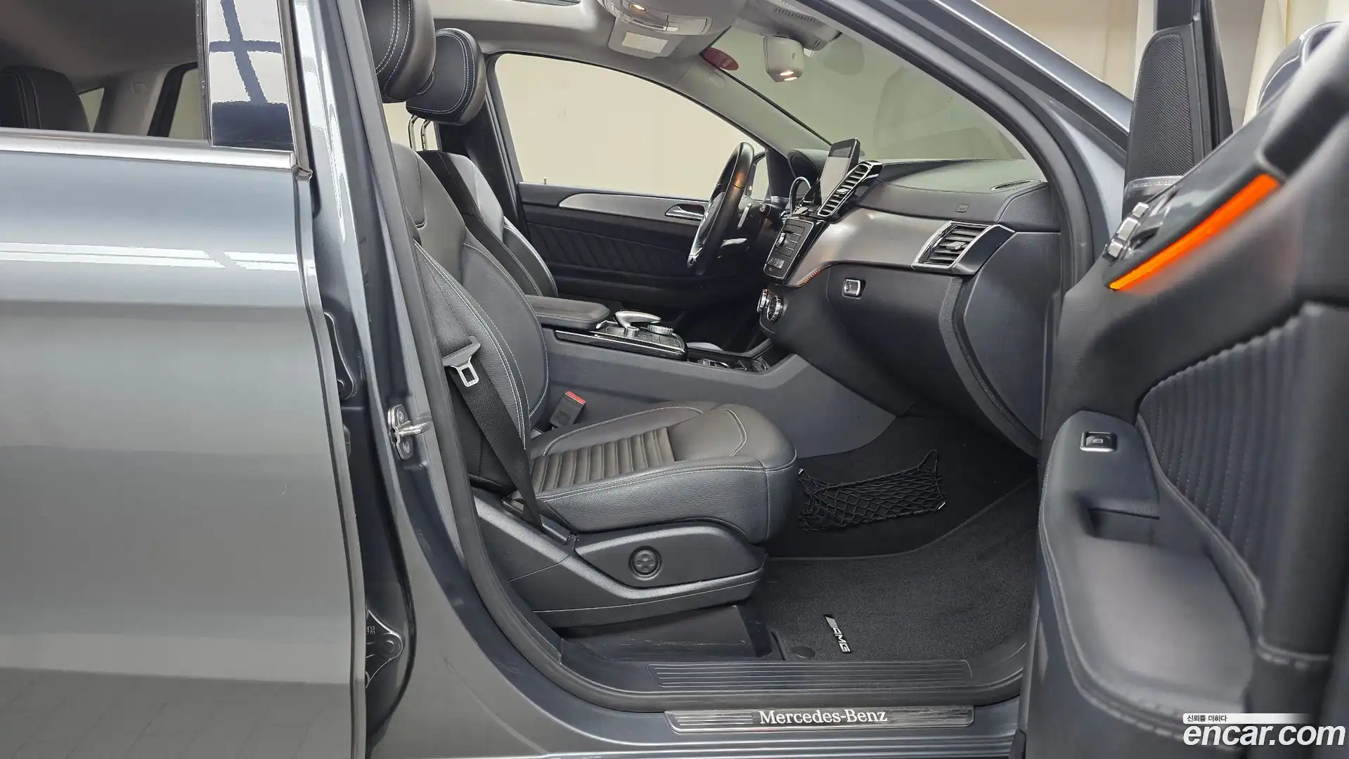 GLE-Class Mercedes-Benz 2018.9-INNER-036