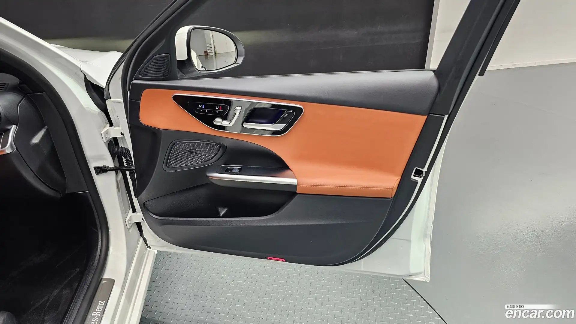 C-Class Mercedes-Benz 2024.7-INNER-034