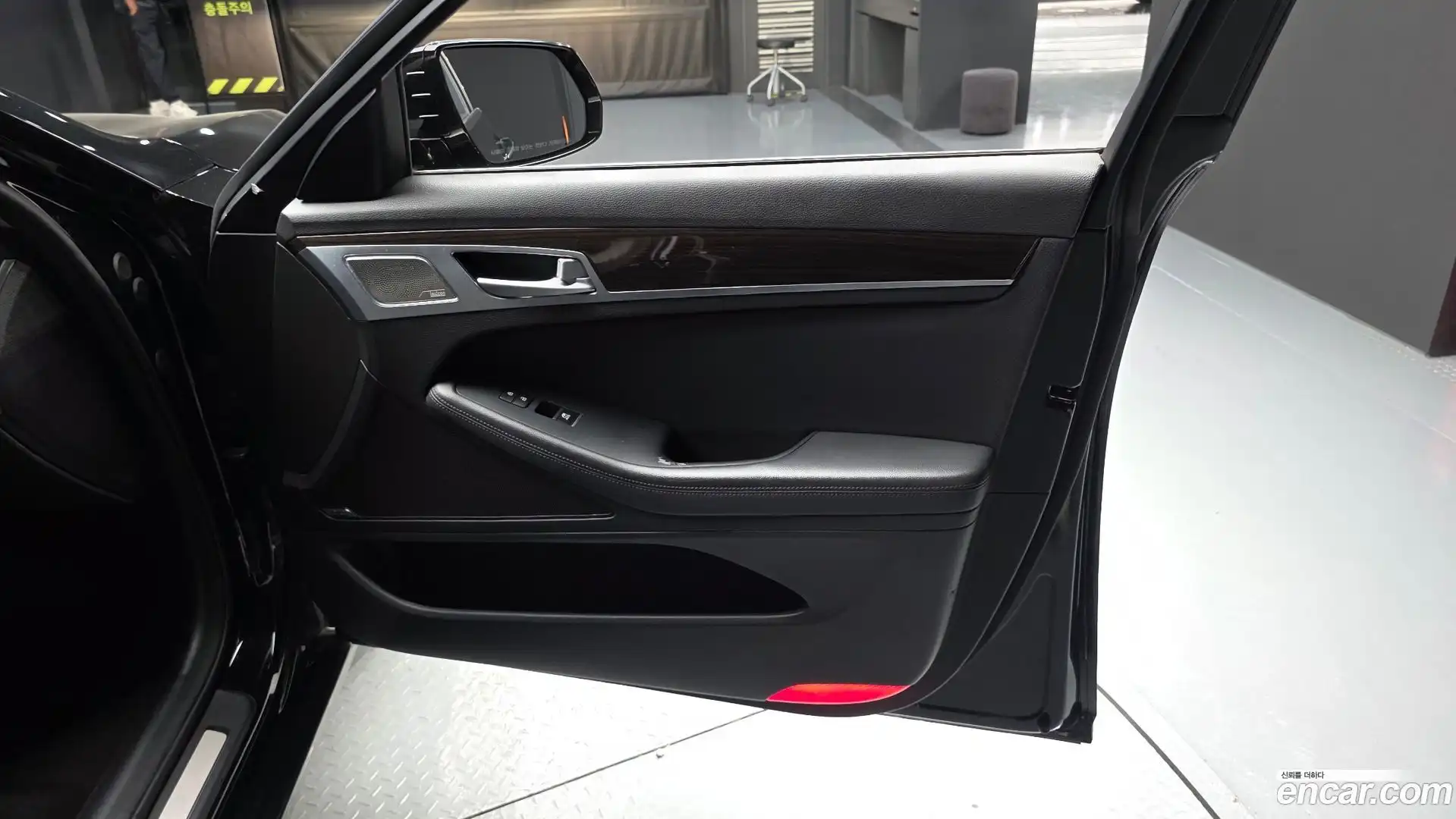 G80 Genesis 2016.8-INNER-034