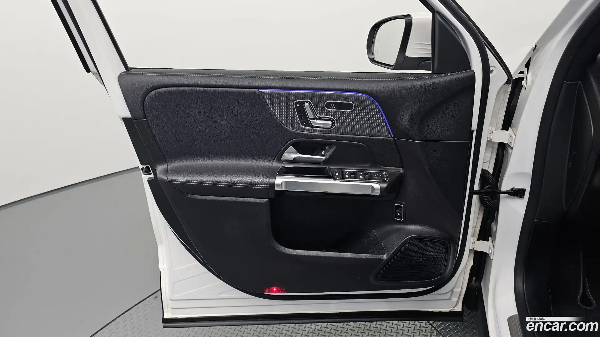 GLB-Class Mercedes-Benz 2021.9-INNER-034