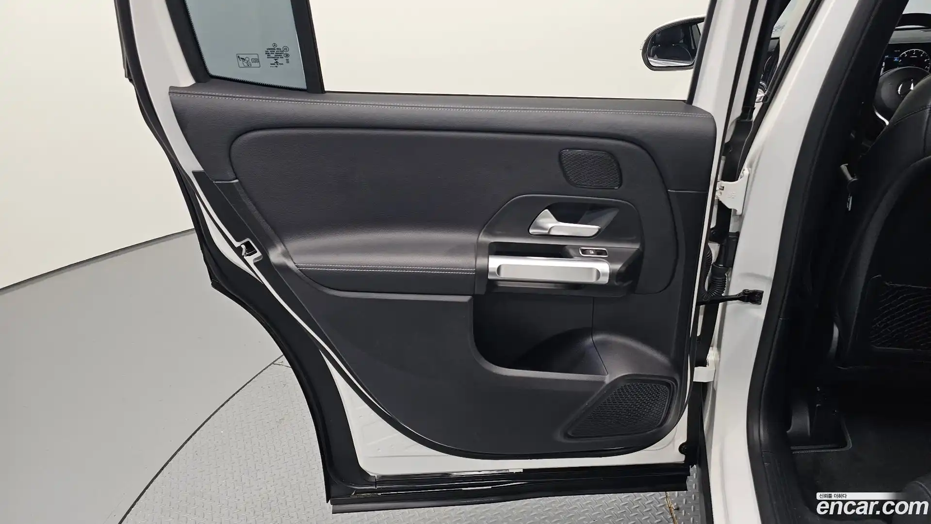 GLB-Class Mercedes-Benz 2021.9-INNER-035