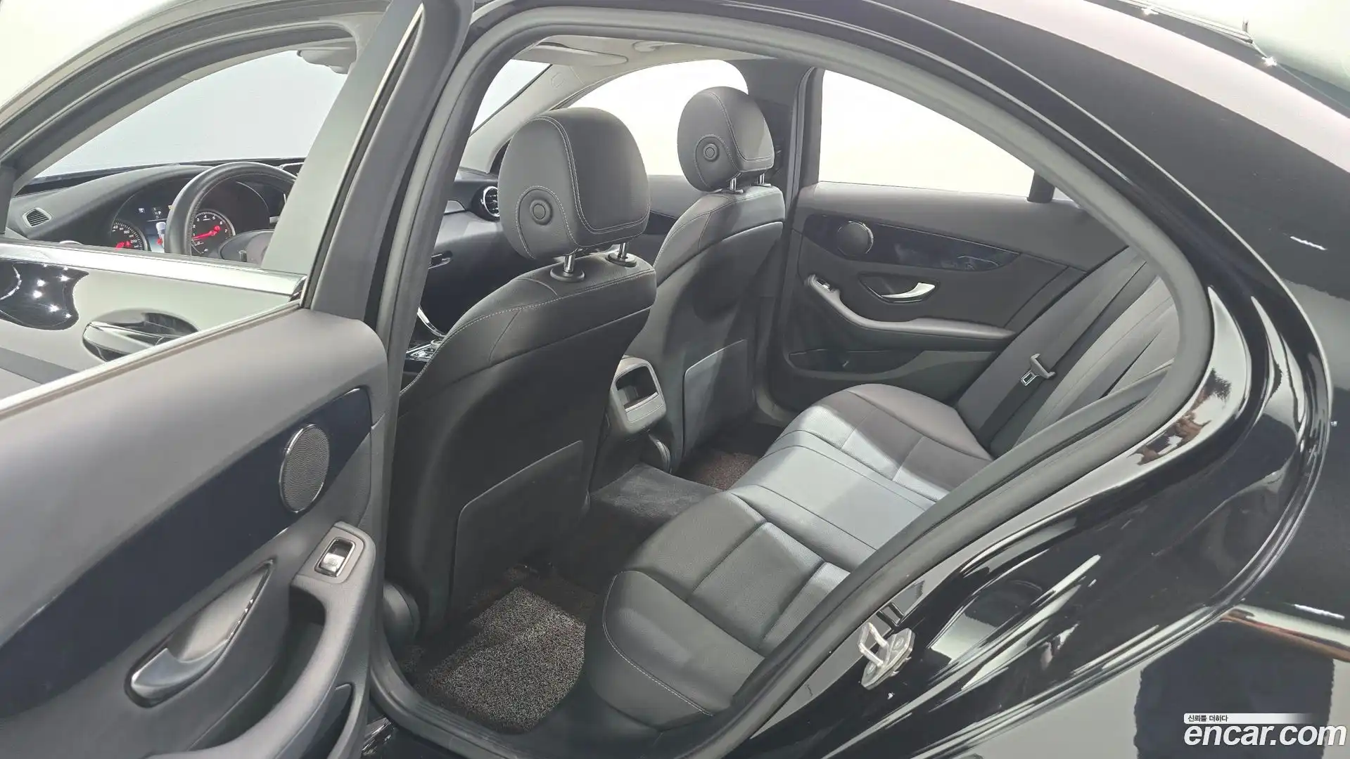 C-Class Mercedes-Benz 2018.1-OPTION-016