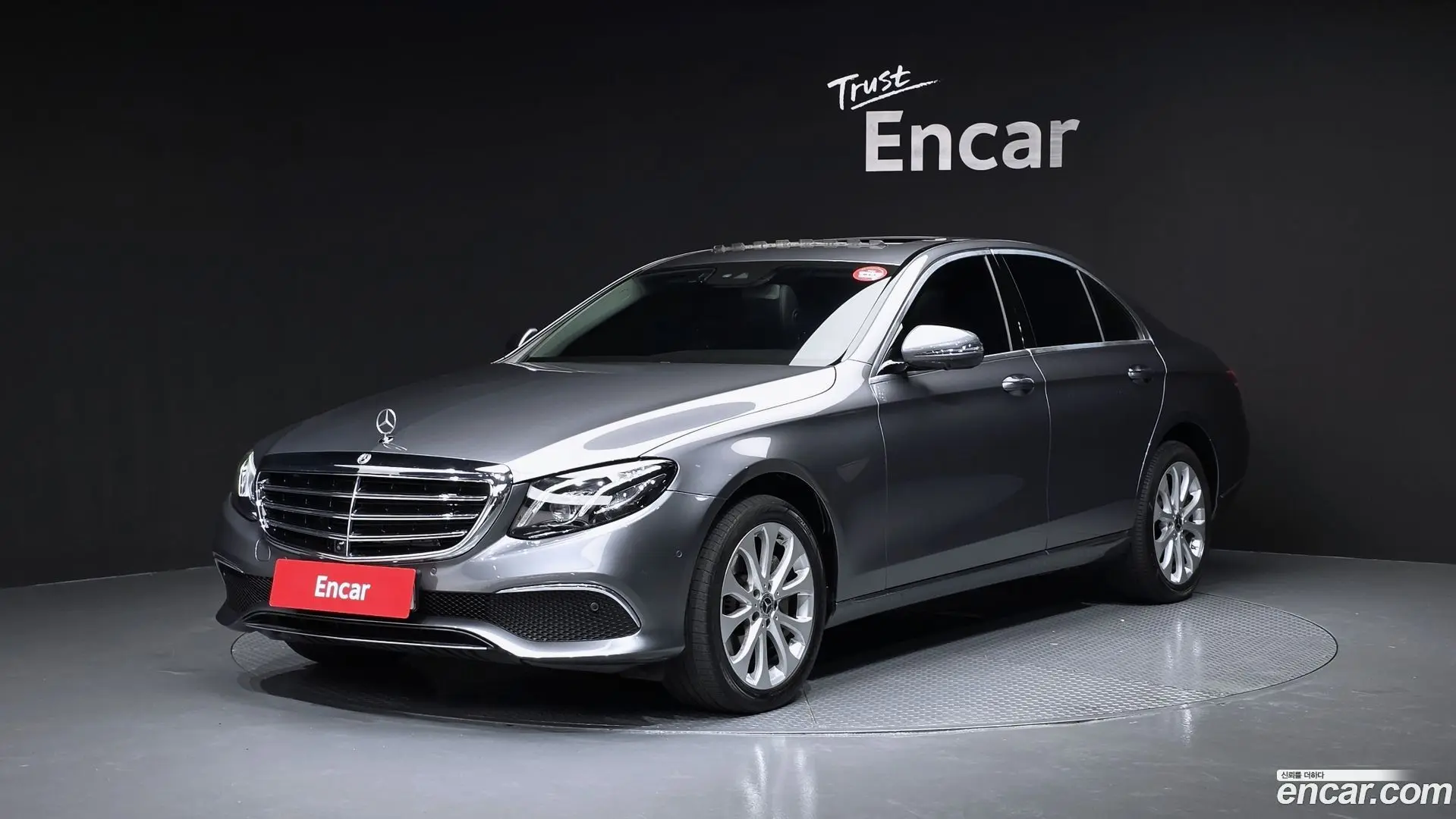 Main__Slider__Photo:E-Class Mercedes-Benz 2017.8-0