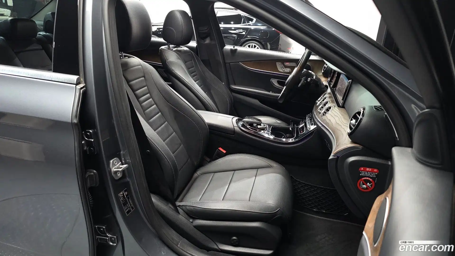 E-Class Mercedes-Benz 2017.8-OPTION-015