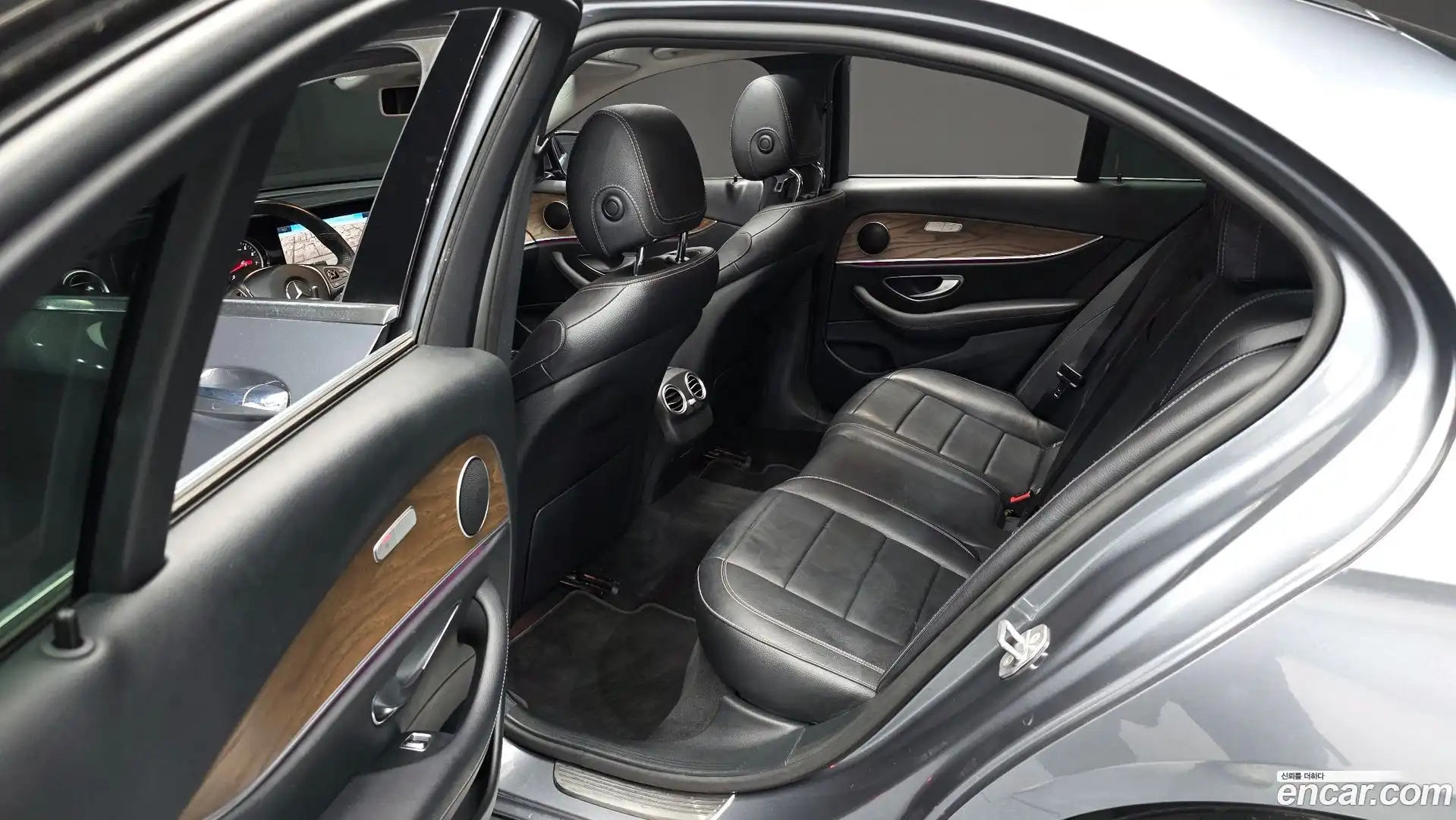 E-Class Mercedes-Benz 2017.8-OPTION-016