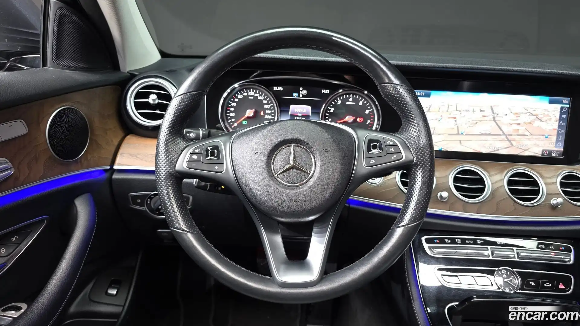 E-Class Mercedes-Benz 2017.8-OPTION-017