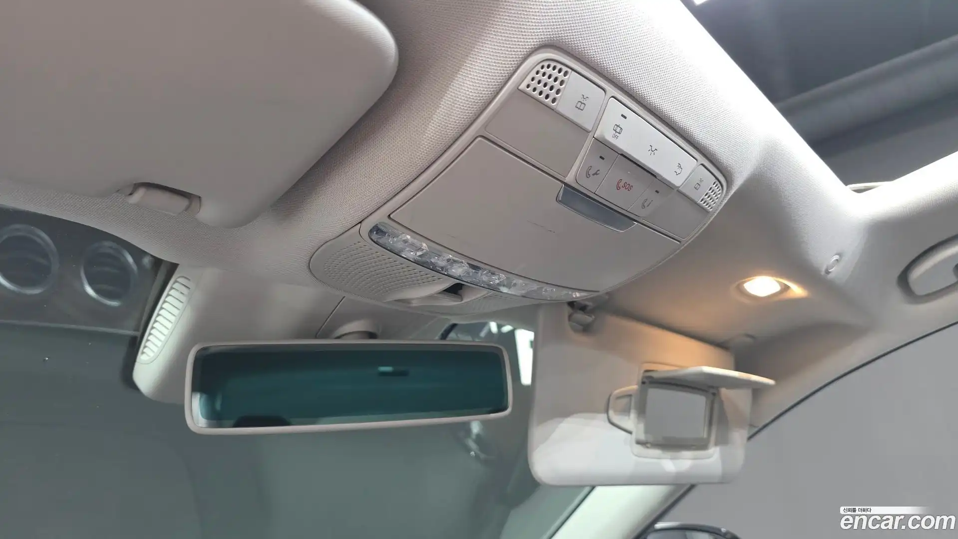 E-Class Mercedes-Benz 2017.8-OPTION-024