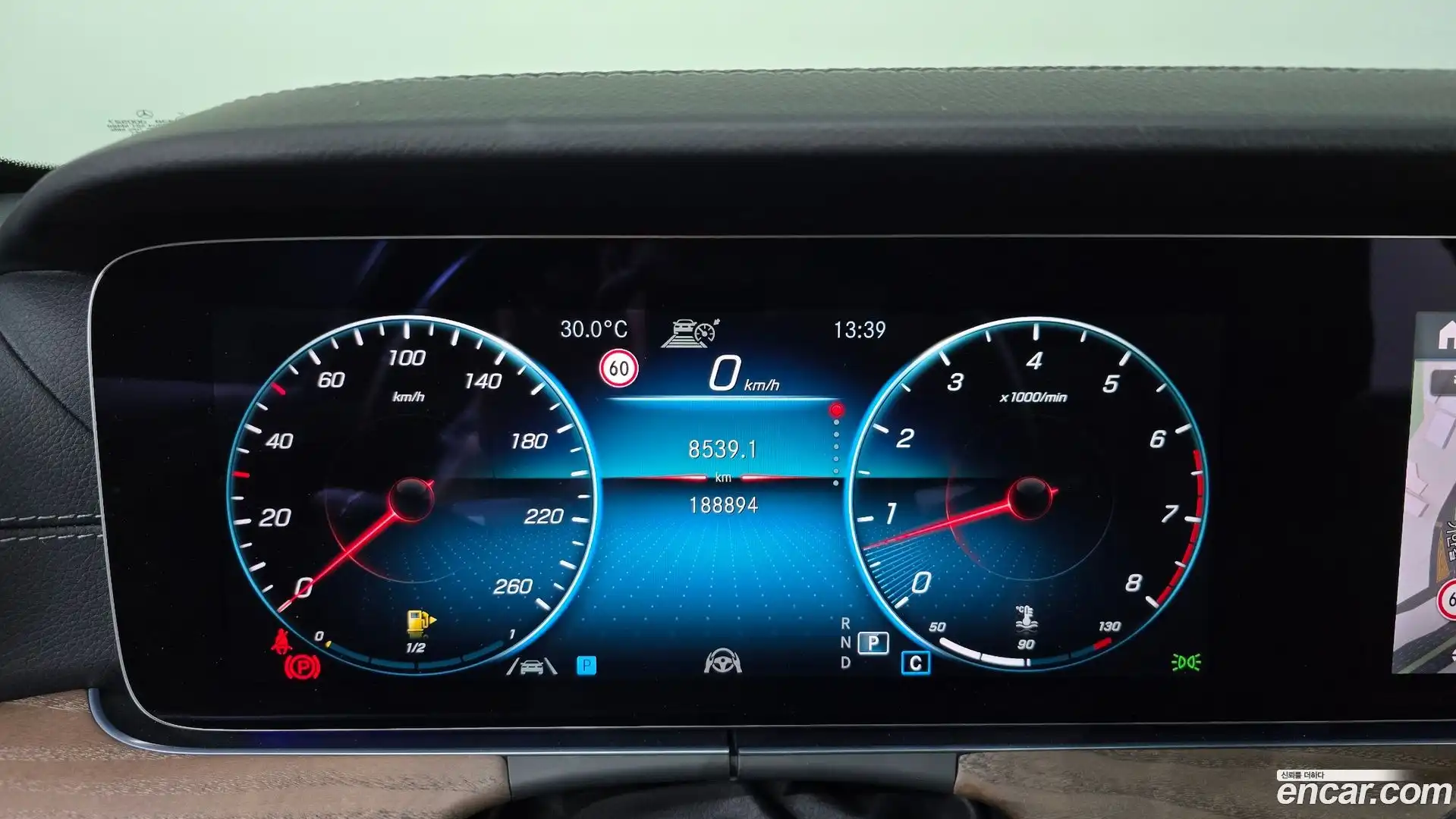 E-Class Mercedes-Benz 2021.9-INNER-008