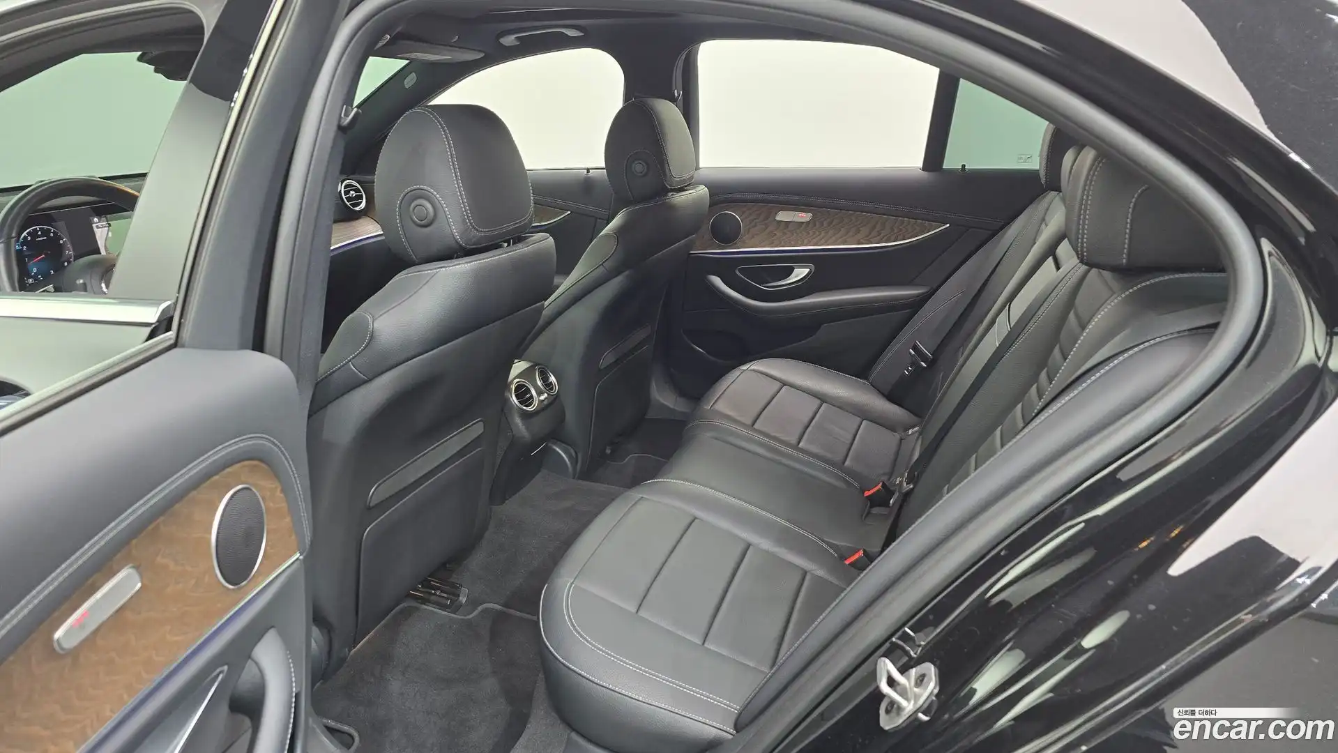 E-Class Mercedes-Benz 2021.9-OPTION-015