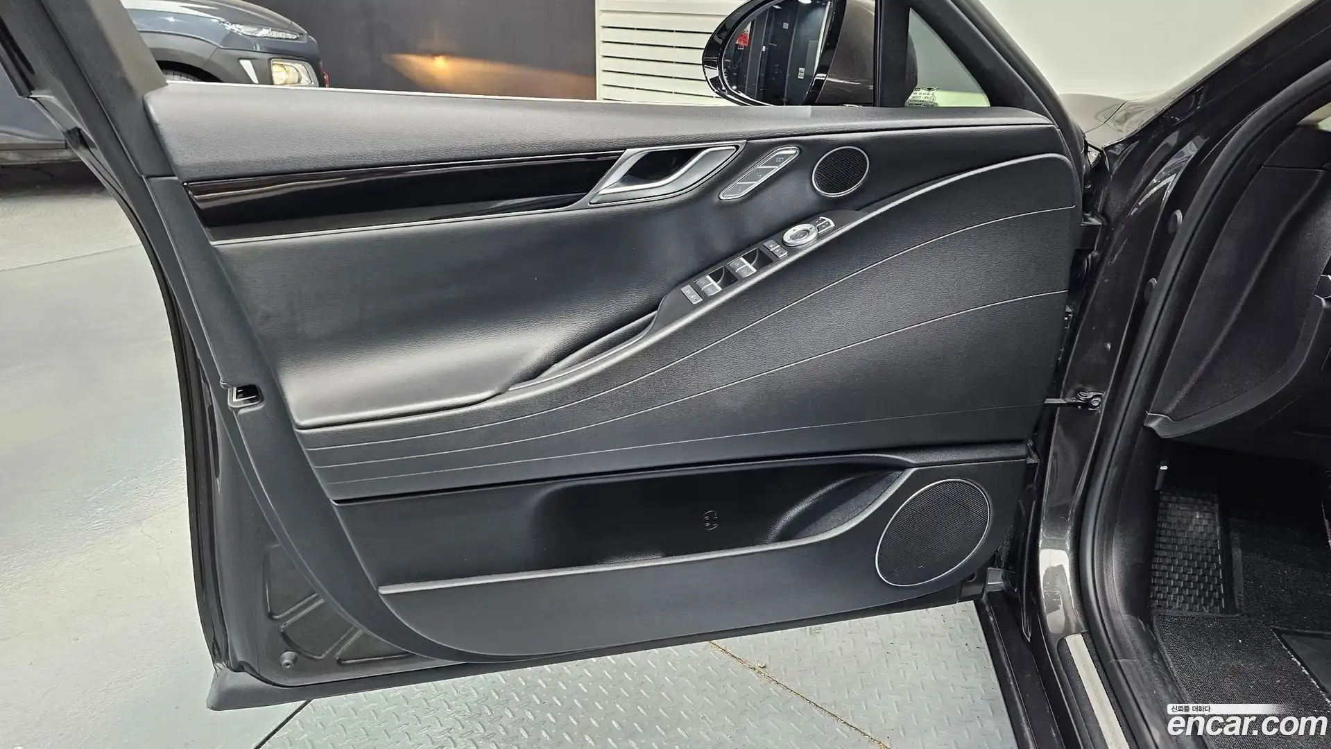 G80 Genesis 2023.0-INNER-034