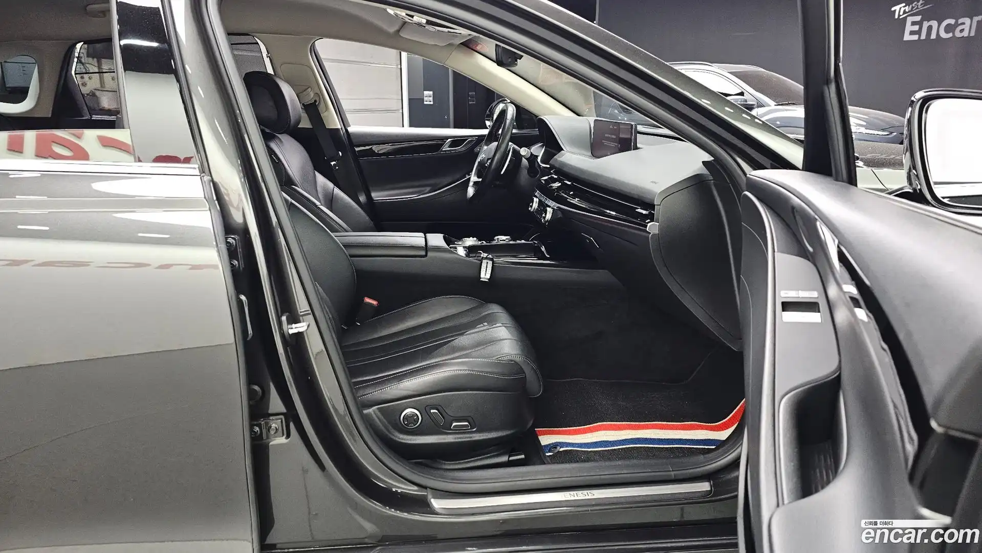 G80 Genesis 2023.0-INNER-036