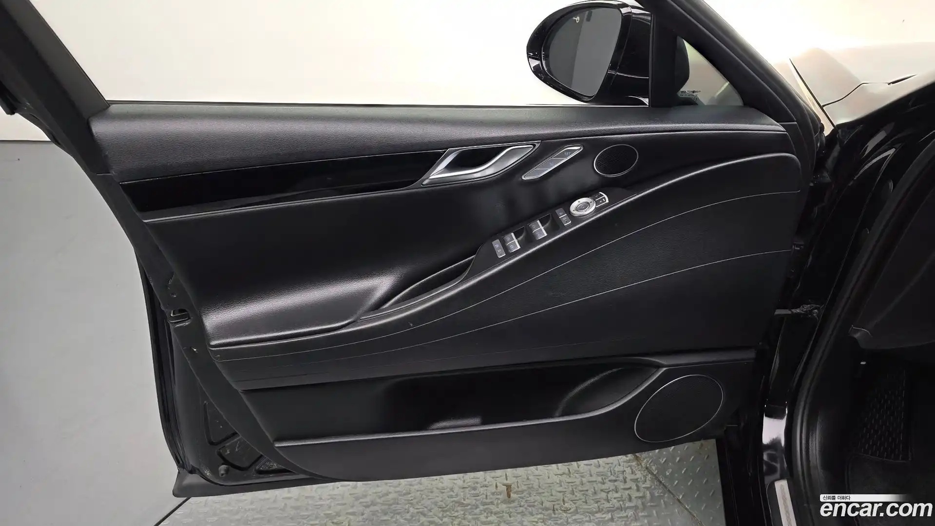 G80 Genesis 2023.1-INNER-034