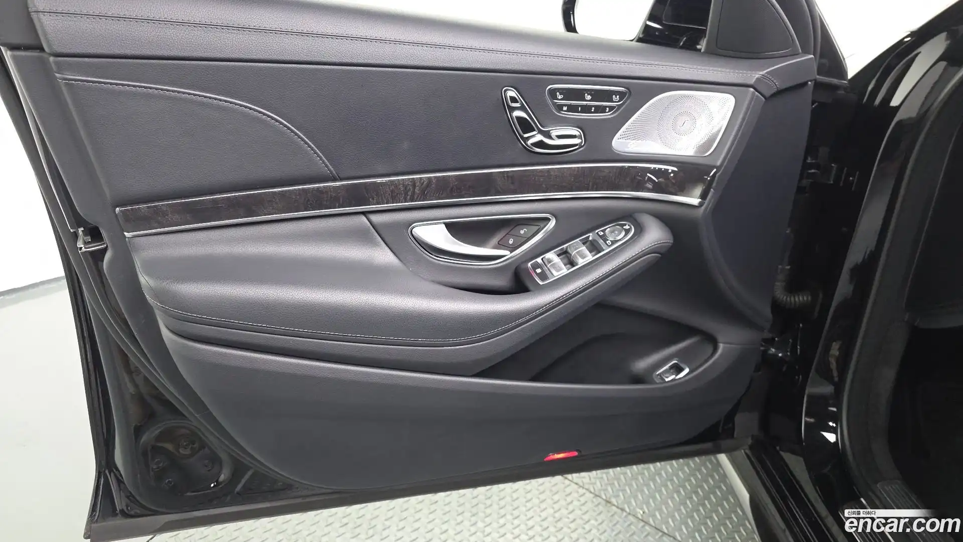 S-Class Mercedes-Benz 2017.10-INNER-034
