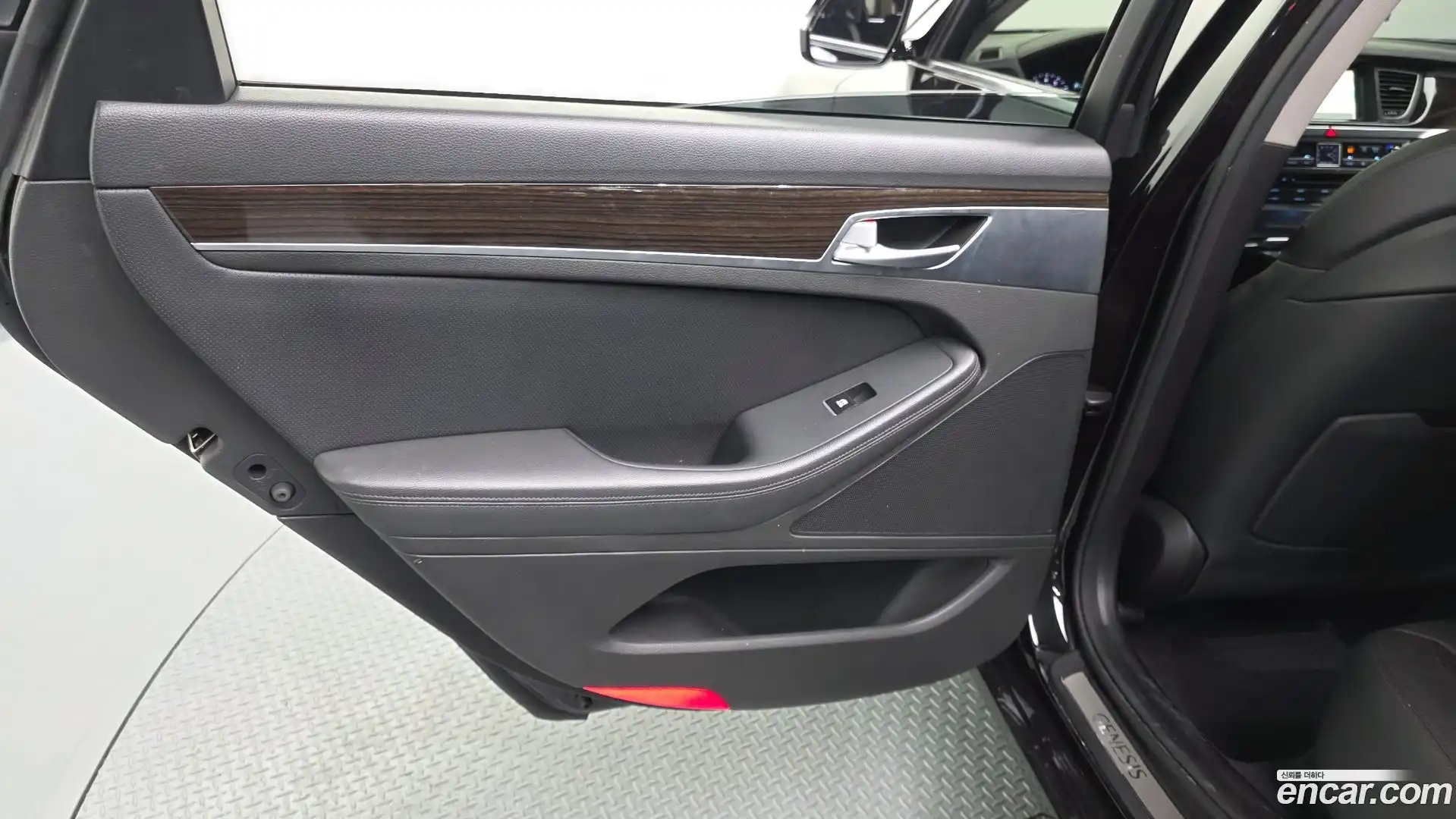 G80 Genesis 2018.3-INNER-035