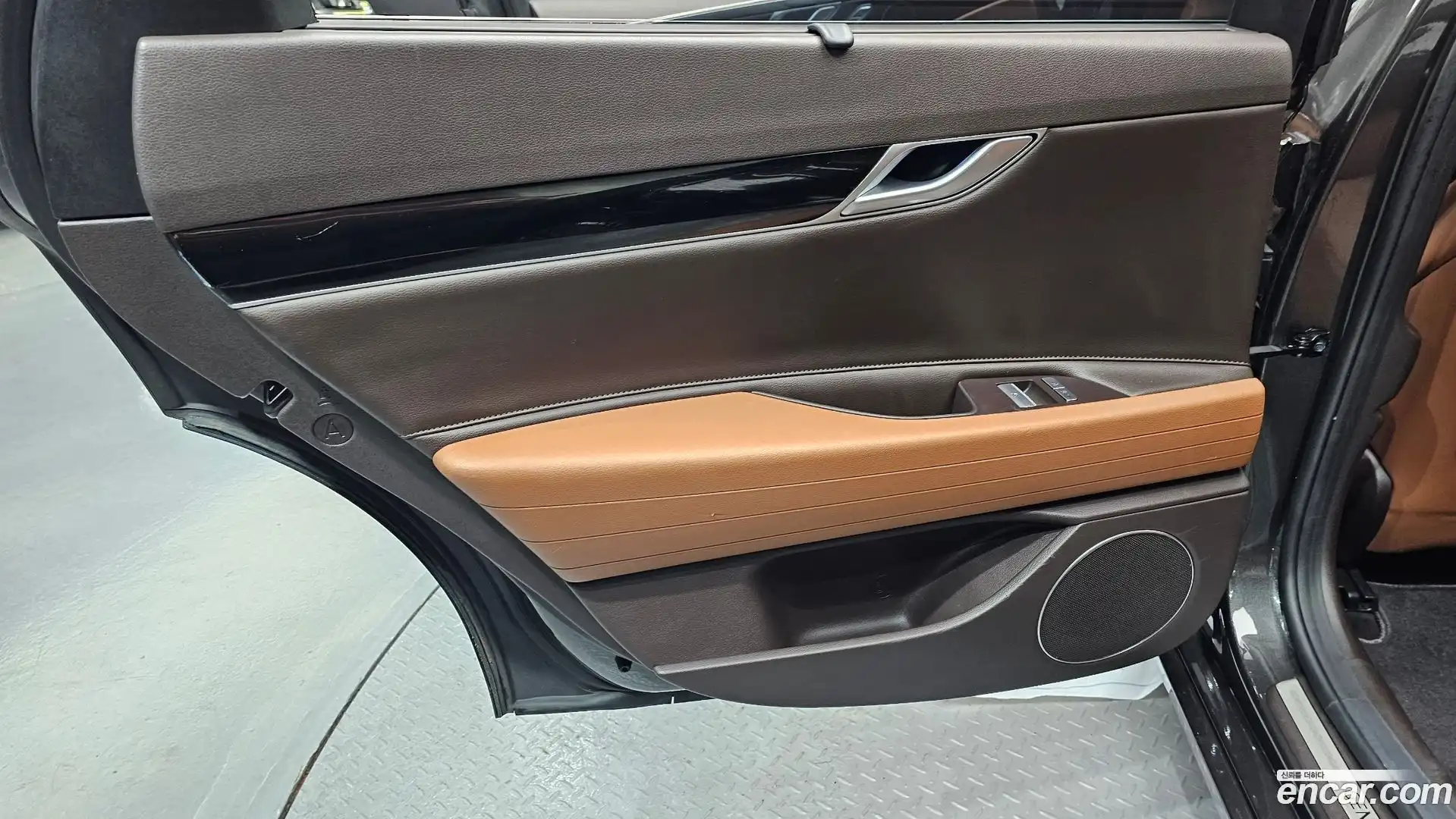 G80 Genesis 2021.11-INNER-035