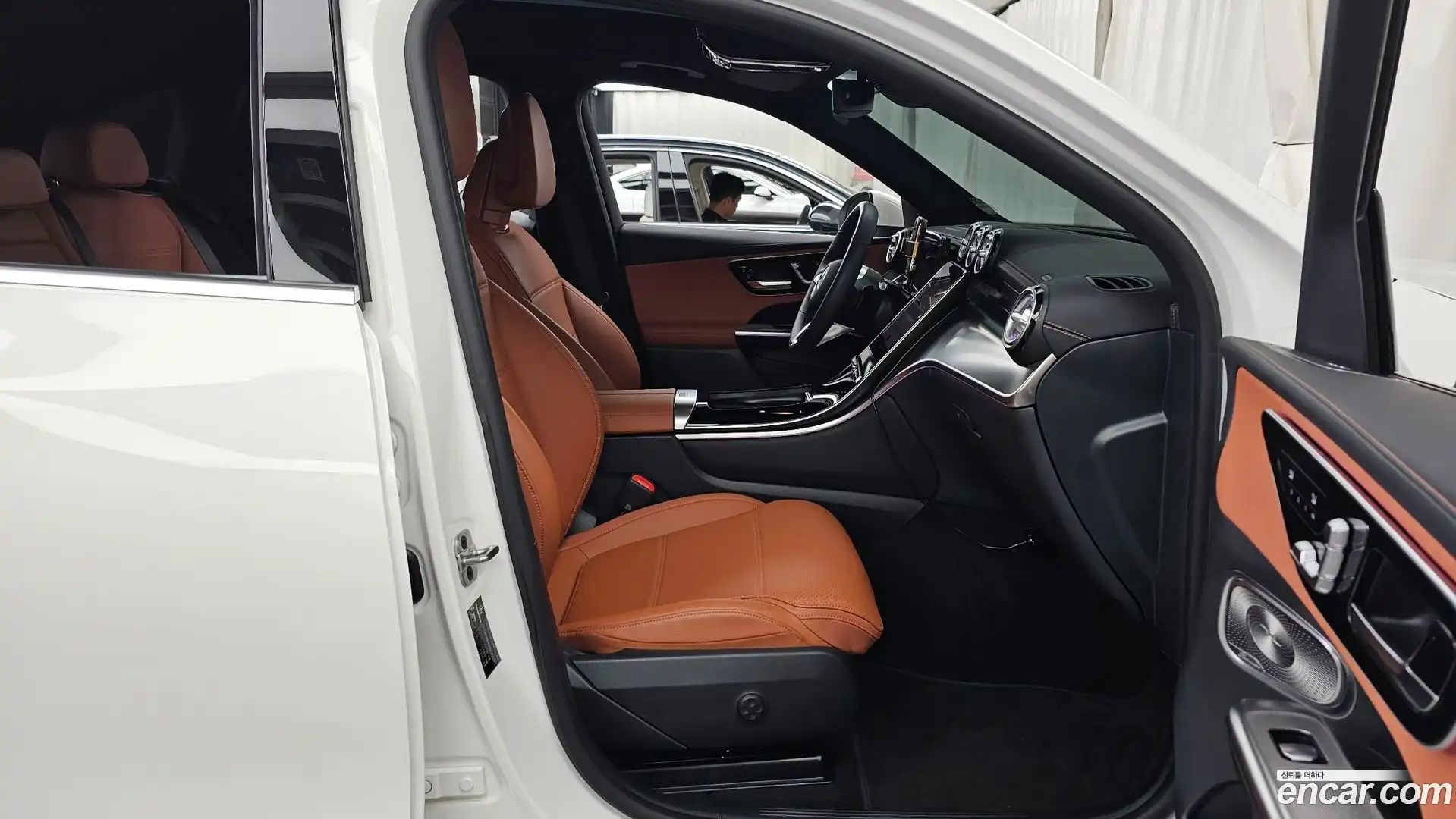 GLC-Class Mercedes-Benz 2024.11-OPTION-015