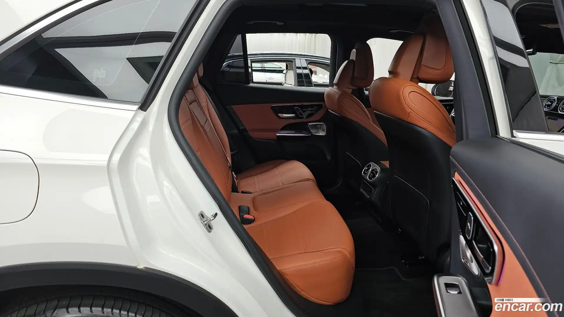 GLC-Class Mercedes-Benz 2024.11-OPTION-016