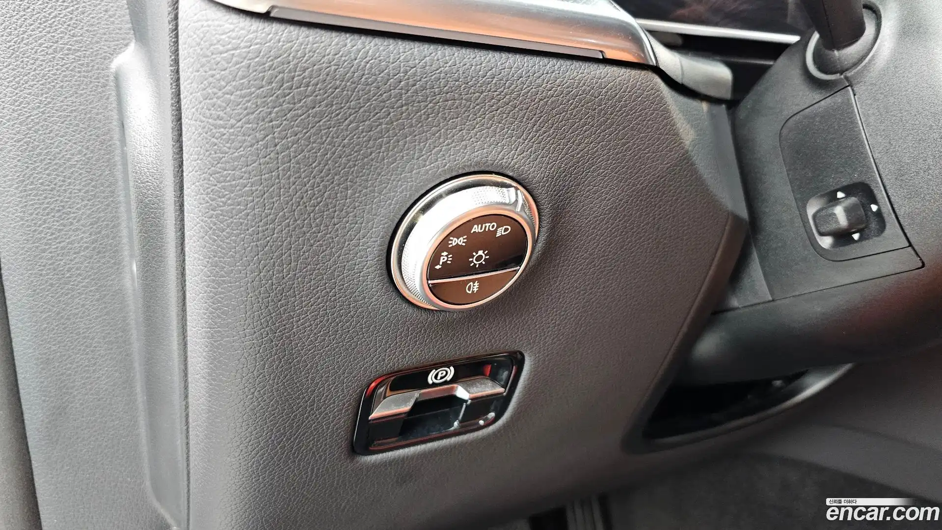 GLC-Class Mercedes-Benz 2024.11-OPTION-023
