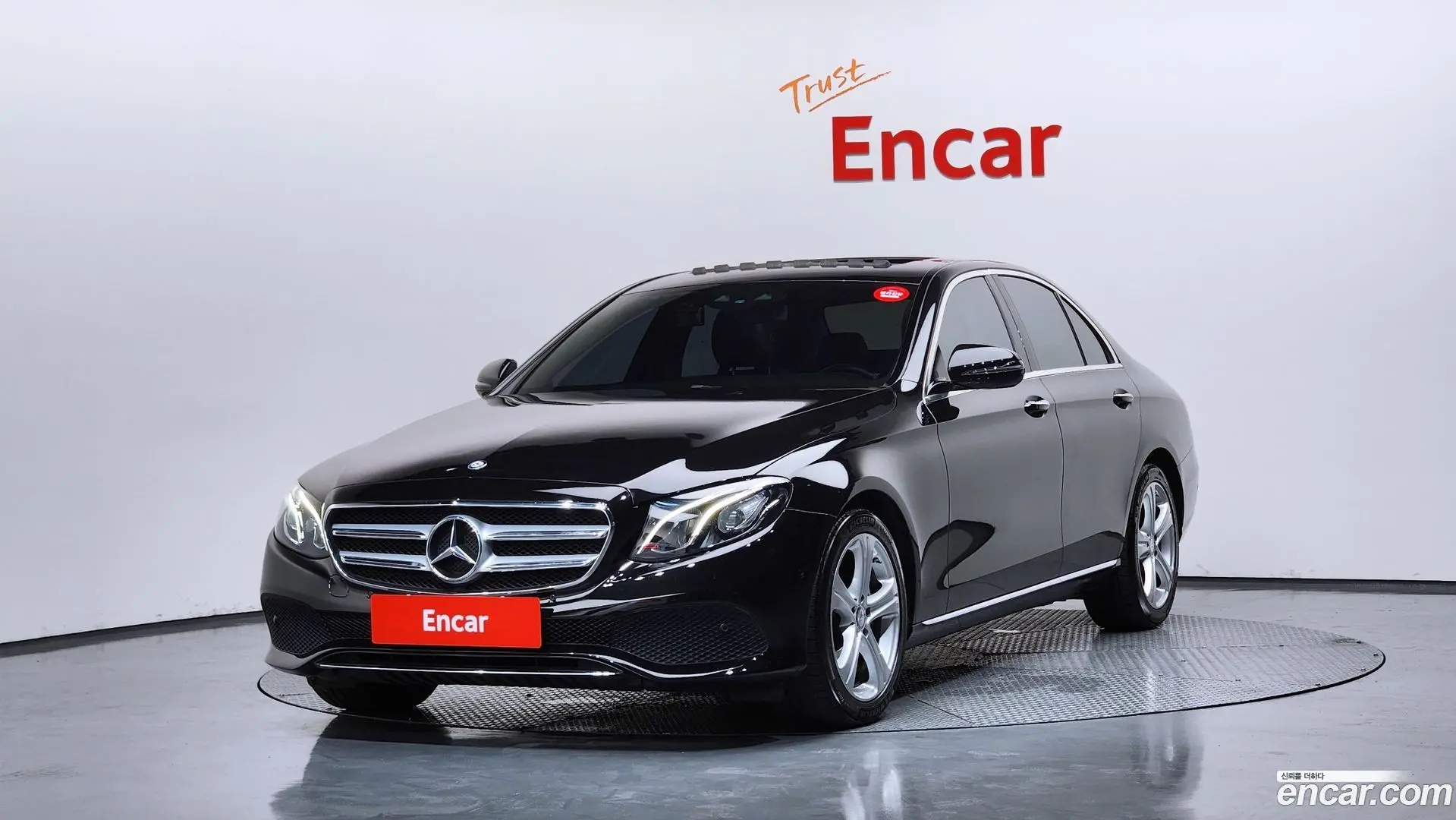 Main__Slider__Photo:E-Class Mercedes-Benz 2017.3-0