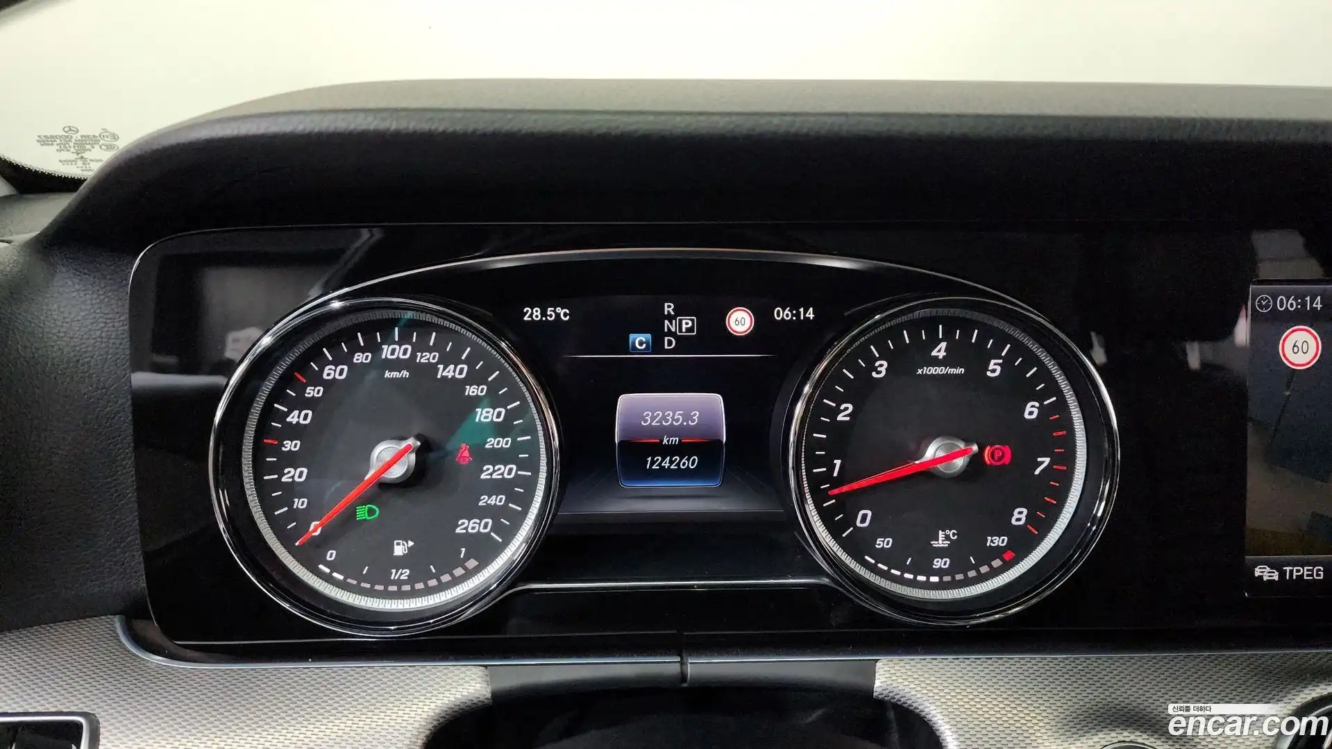 E-Class Mercedes-Benz 2017.3-INNER-008