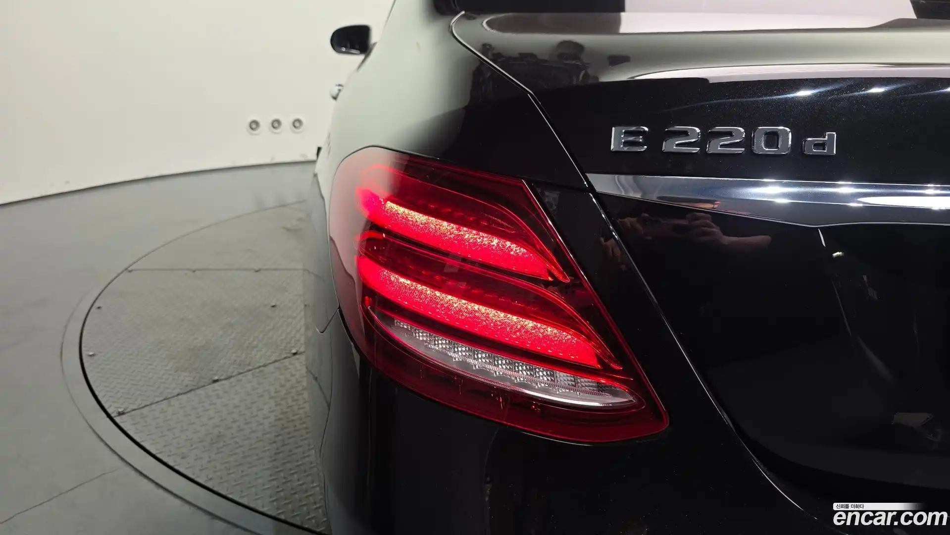 E-Class Mercedes-Benz 2017.6-OUTER-033