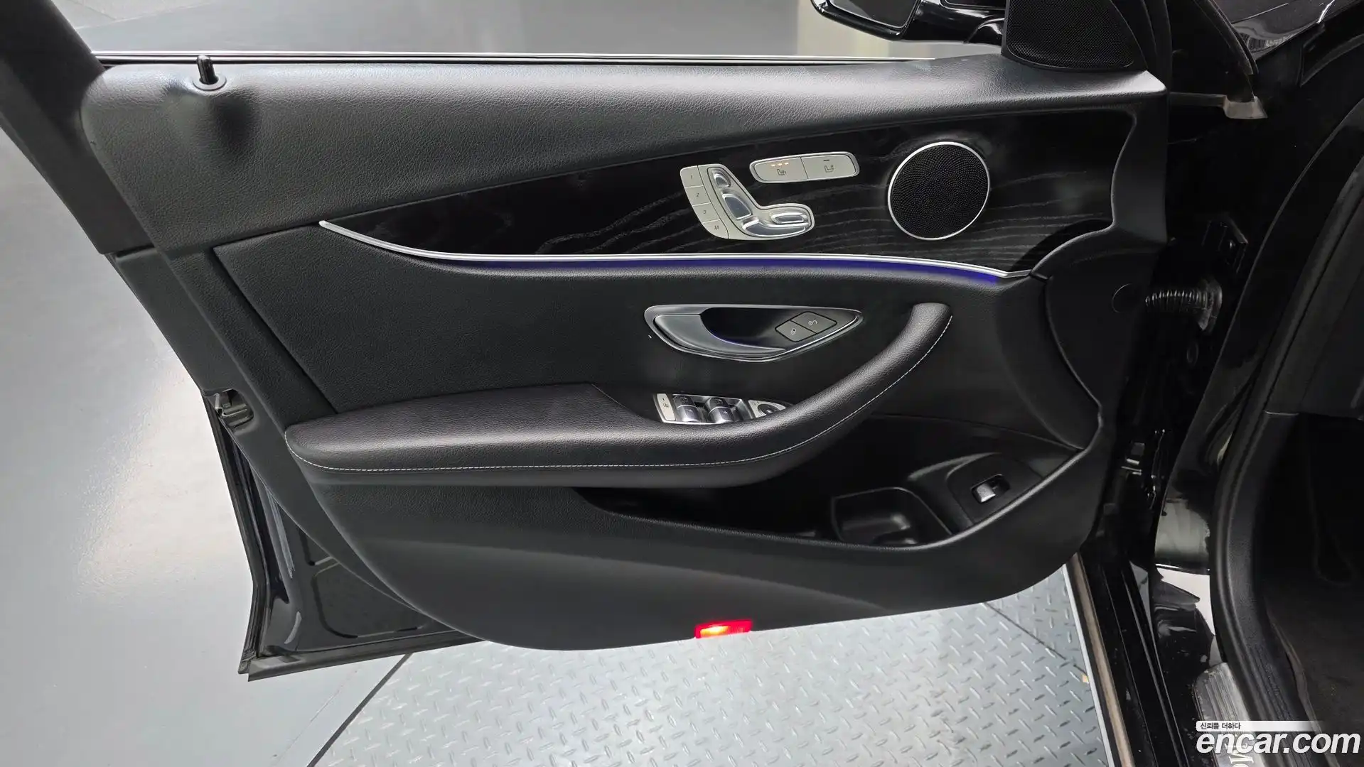 E-Class Mercedes-Benz 2017.6-INNER-034