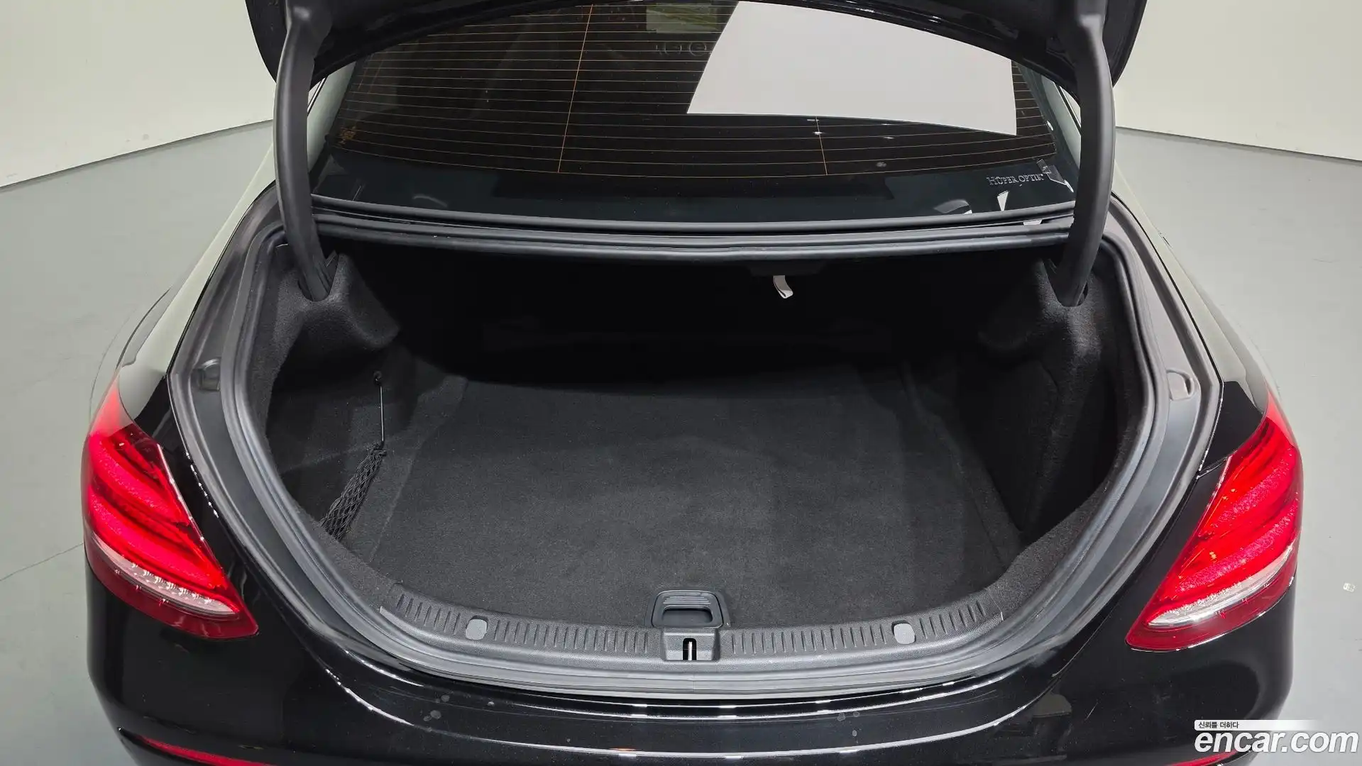 E-Class Mercedes-Benz 2017.6-OPTION-042