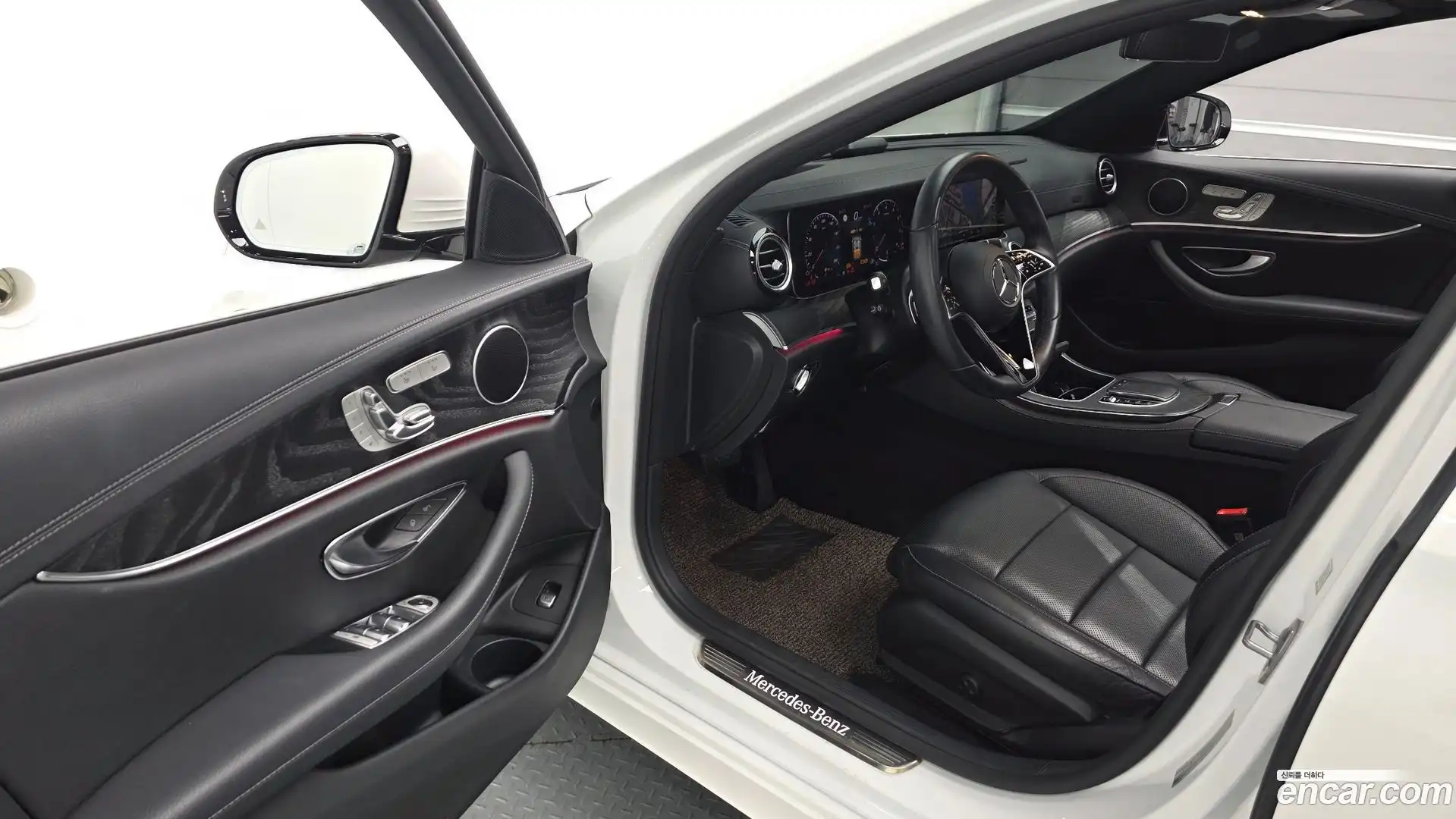 E-Class Mercedes-Benz 2023.2-INNER-010