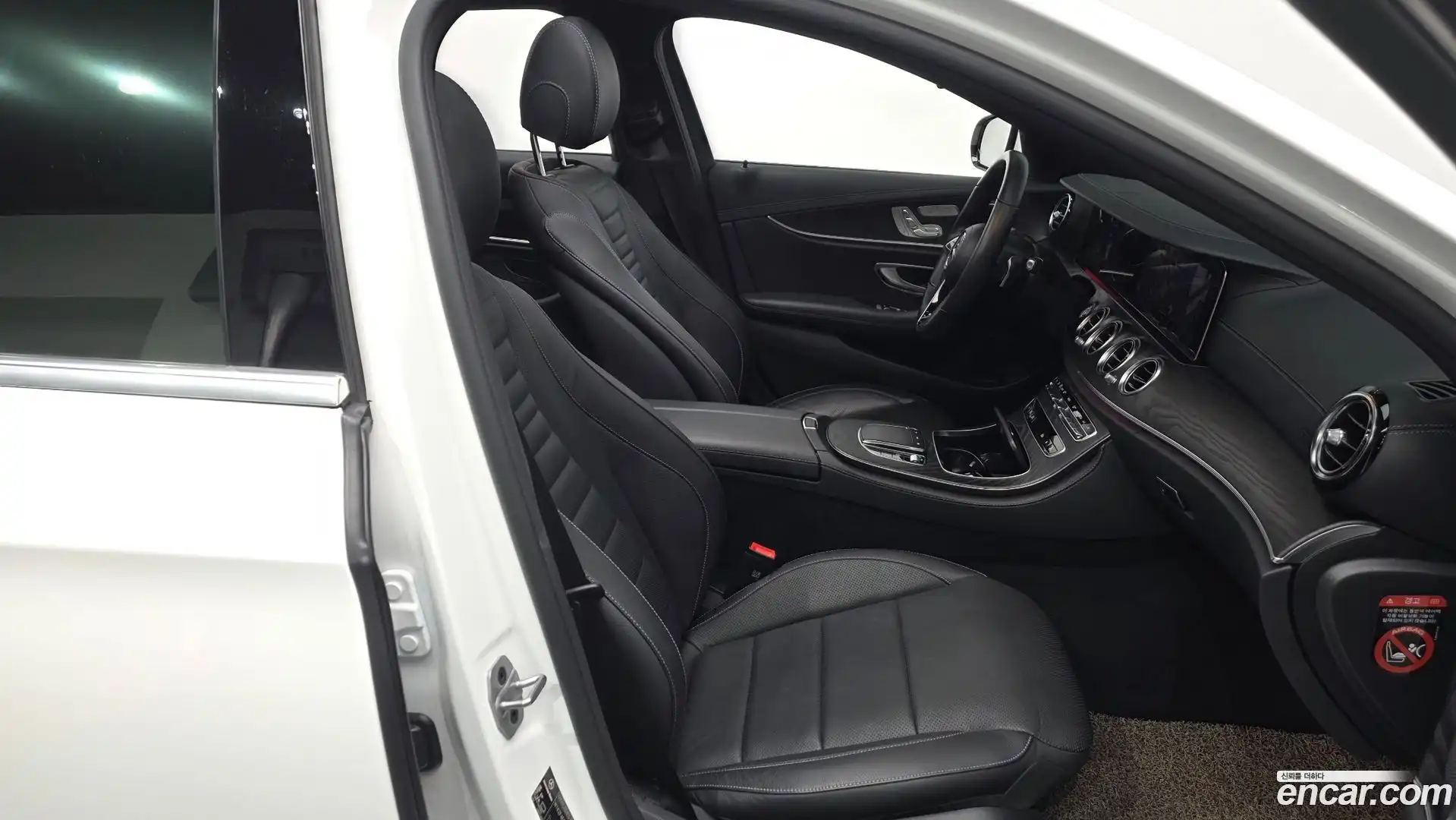 E-Class Mercedes-Benz 2023.2-INNER-036