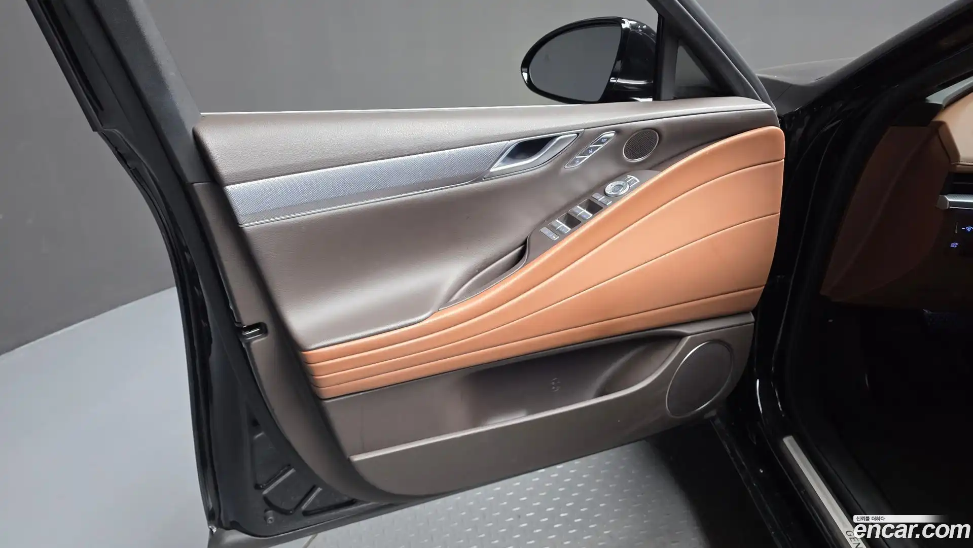 G80 Genesis 2023.1-INNER-034