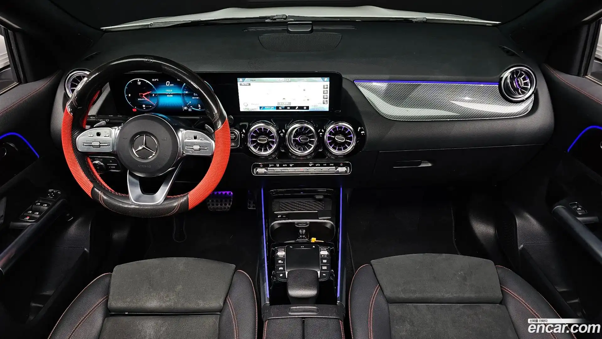 GLA-Class Mercedes-Benz 2023.4-INNER-007
