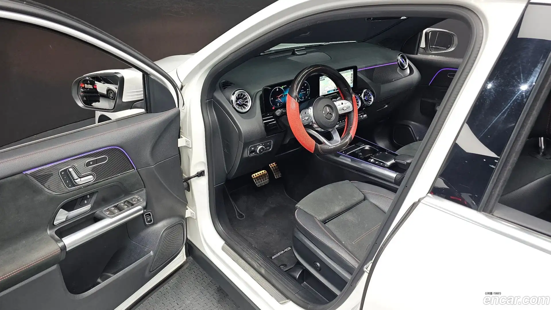 GLA-Class Mercedes-Benz 2023.4-INNER-010