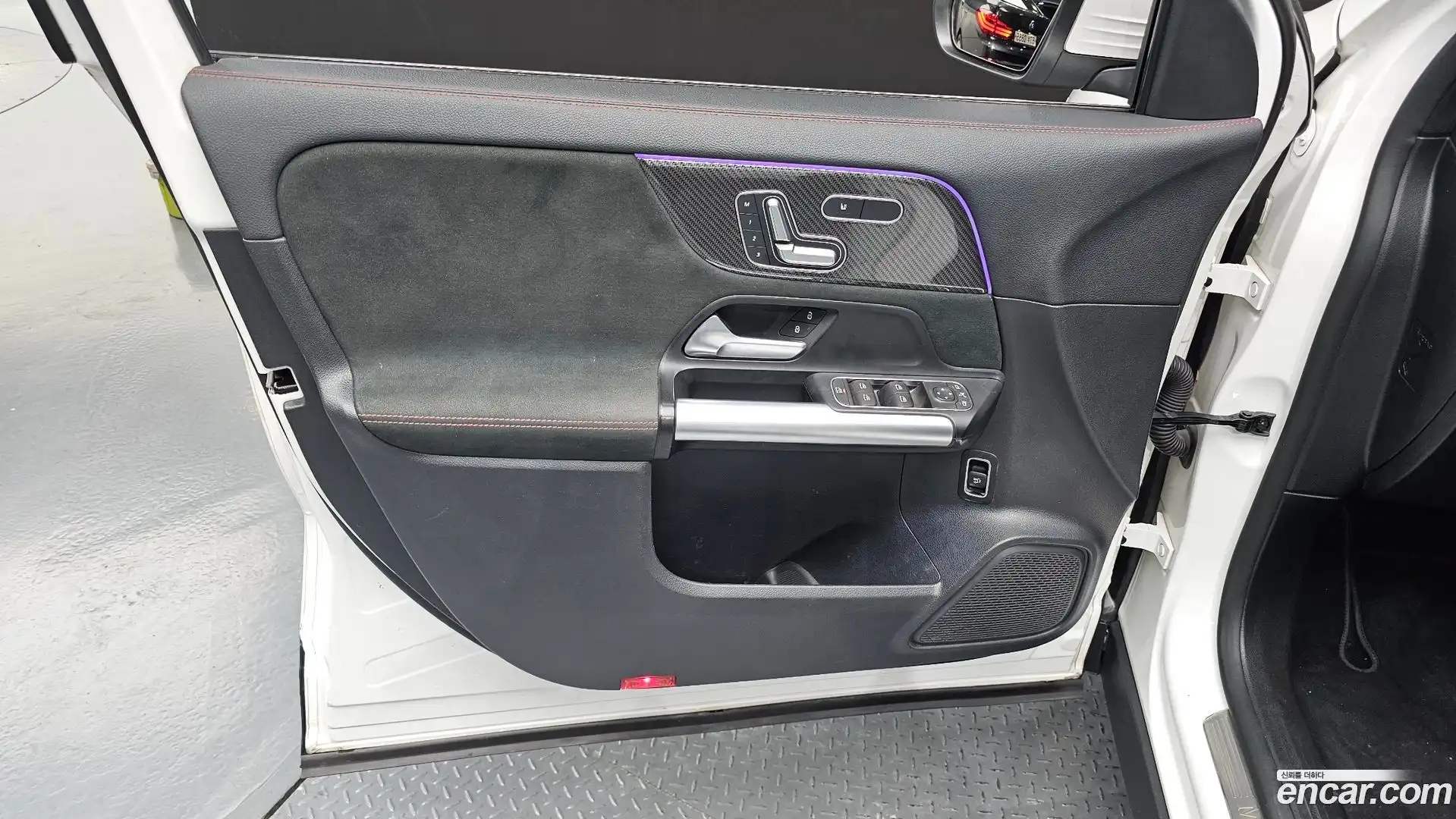 GLA-Class Mercedes-Benz 2023.4-INNER-034
