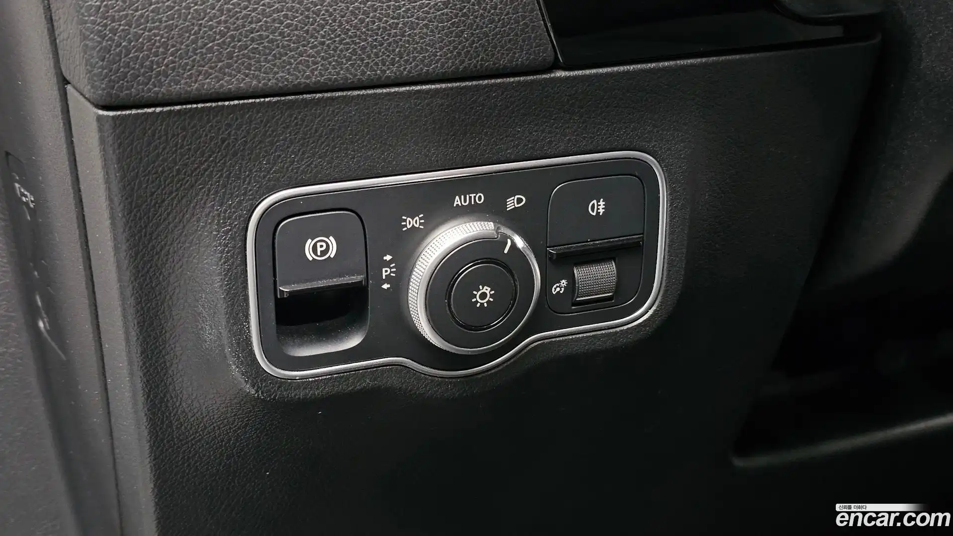 GLA-Class Mercedes-Benz 2023.4-OPTION-040