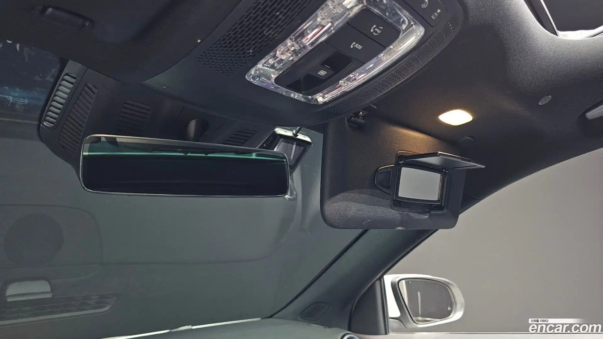 GLA-Class Mercedes-Benz 2023.4-OPTION-042