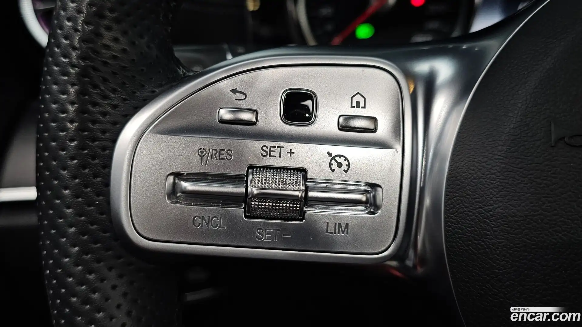 E-Class Mercedes-Benz 2019.2-OPTION-017
