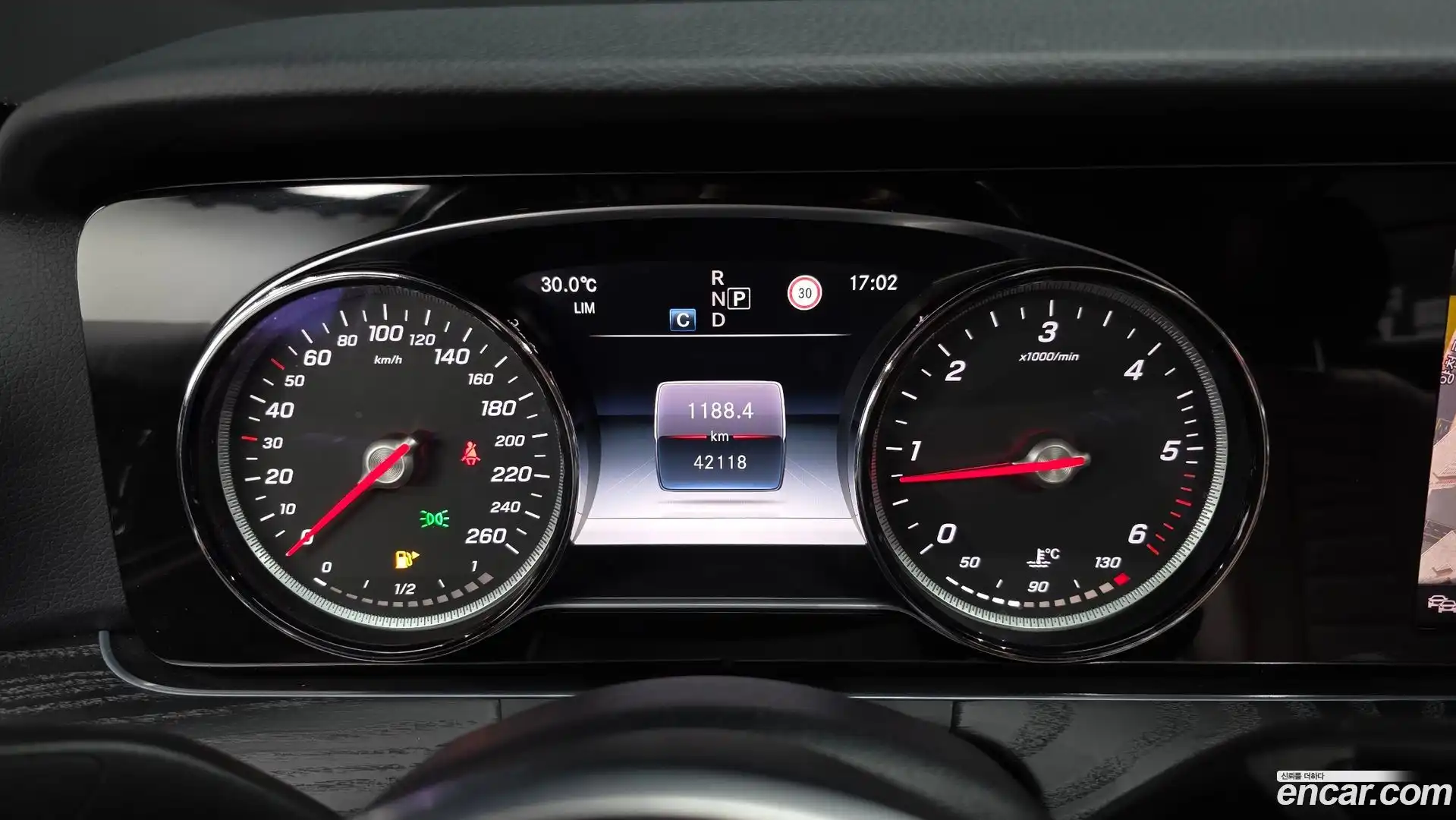 E-Class Mercedes-Benz 2019.3-INNER-008