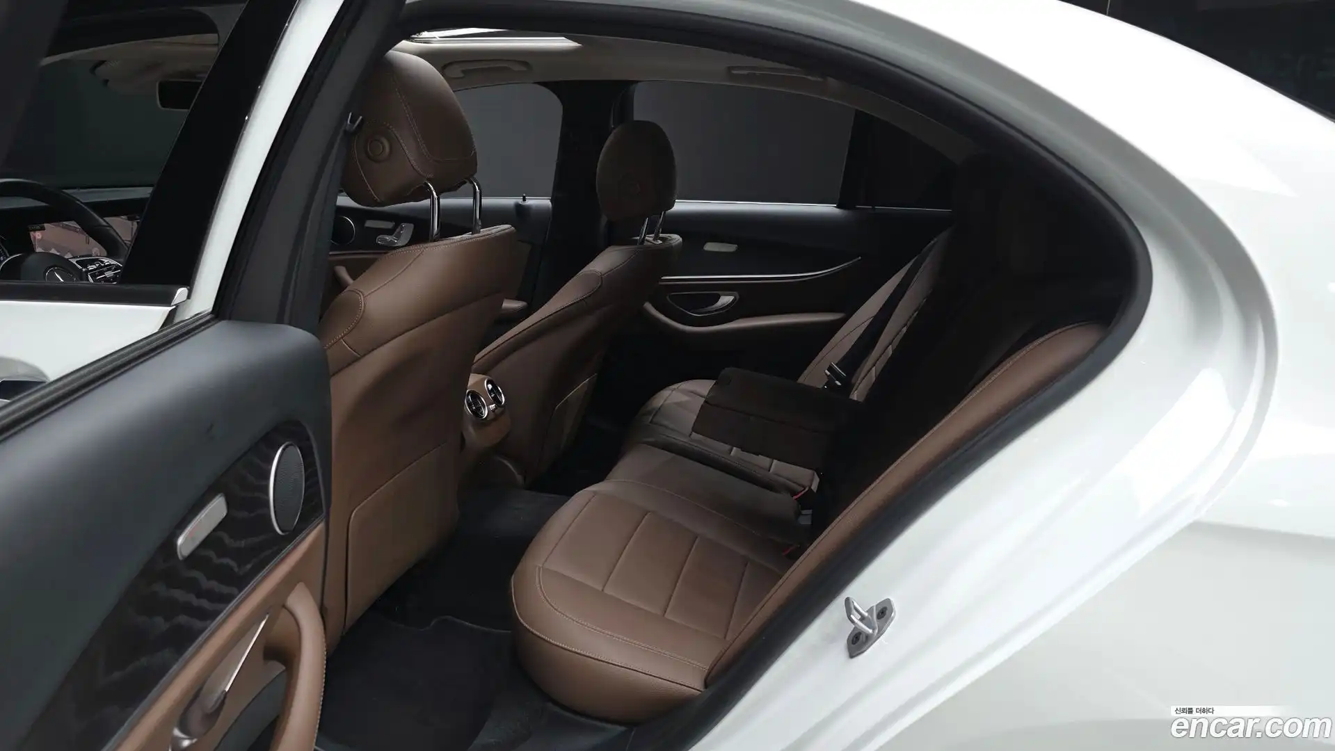 E-Class Mercedes-Benz 2019.3-OPTION-015