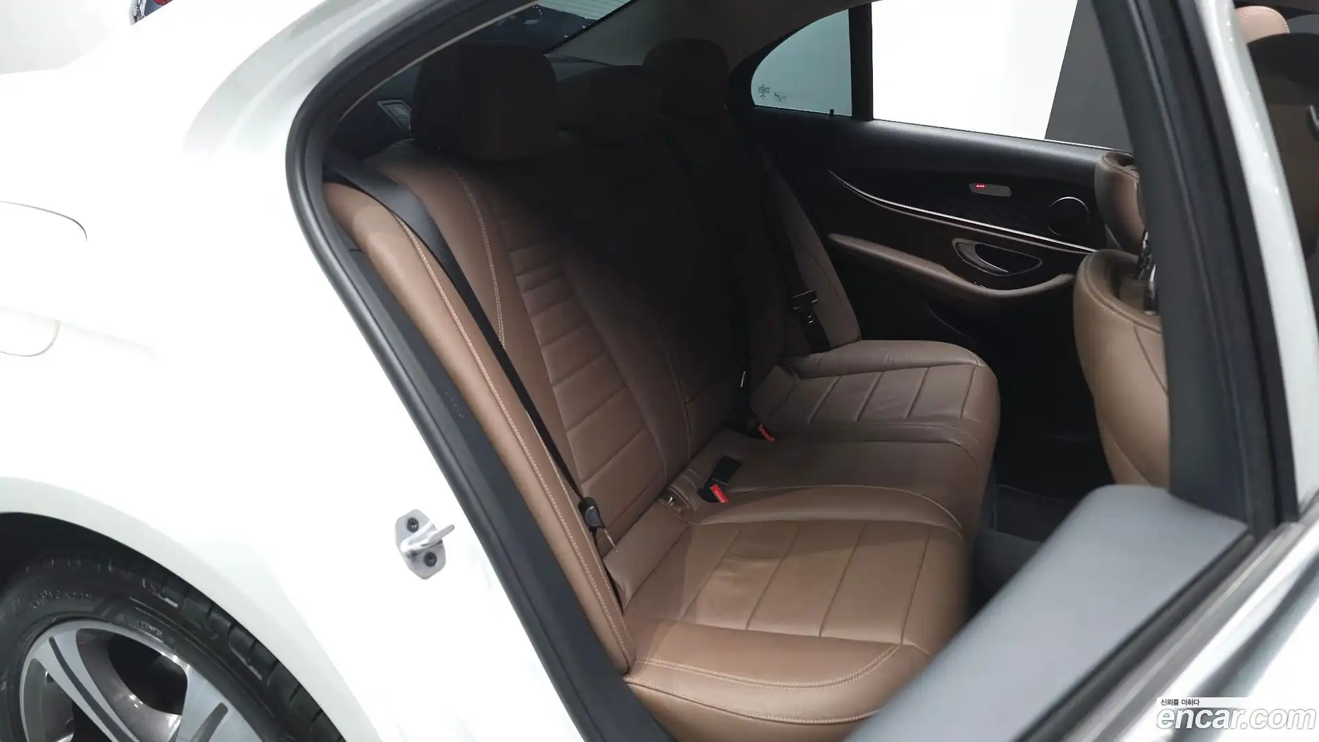 E-Class Mercedes-Benz 2019.3-OPTION-016