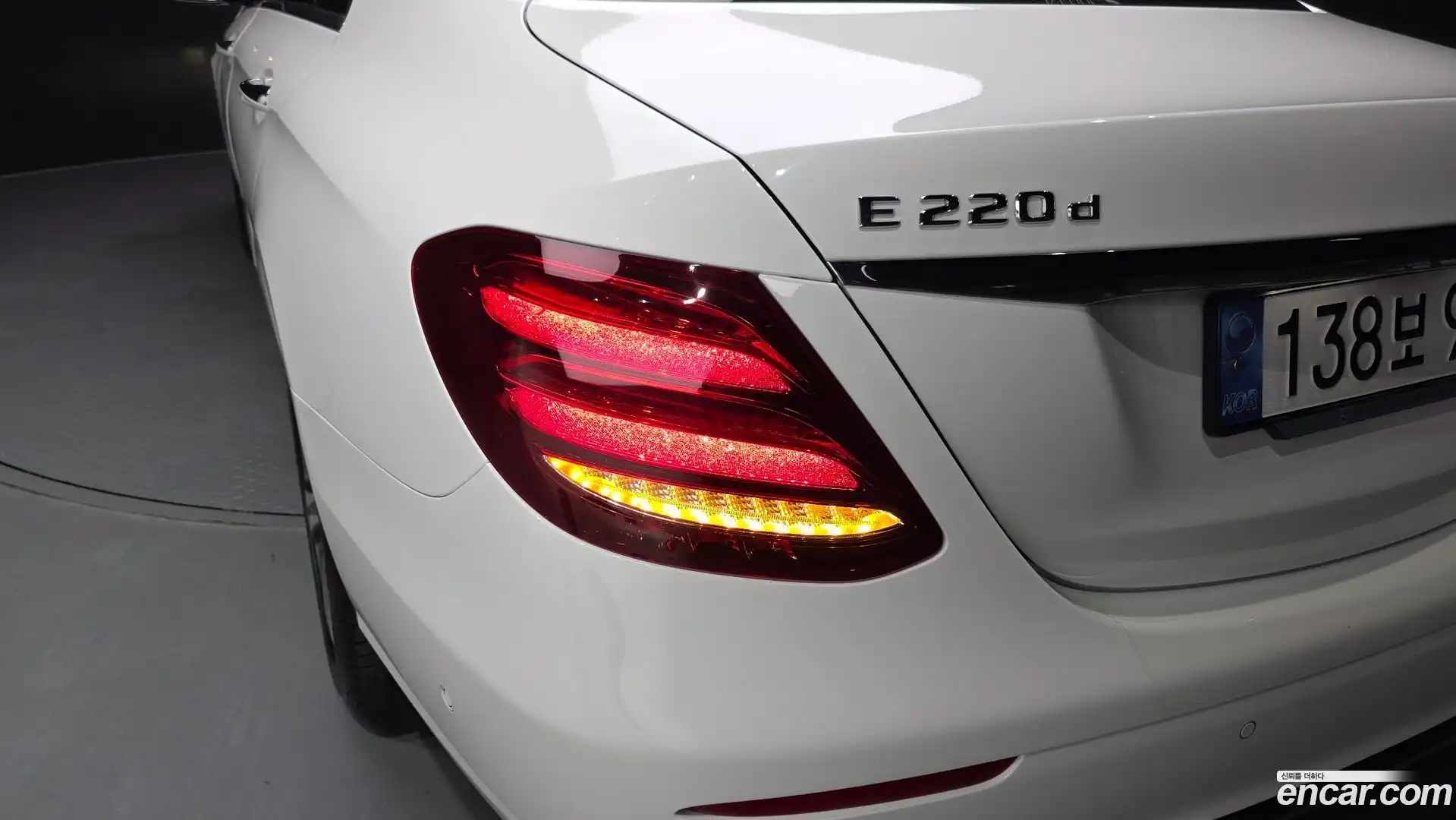 E-Class Mercedes-Benz 2019.3-OUTER-033