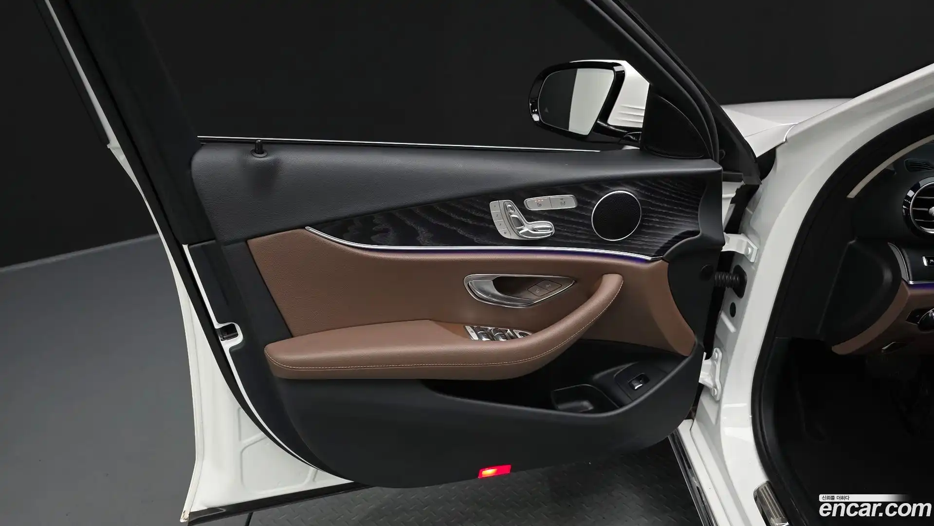 E-Class Mercedes-Benz 2019.3-INNER-034