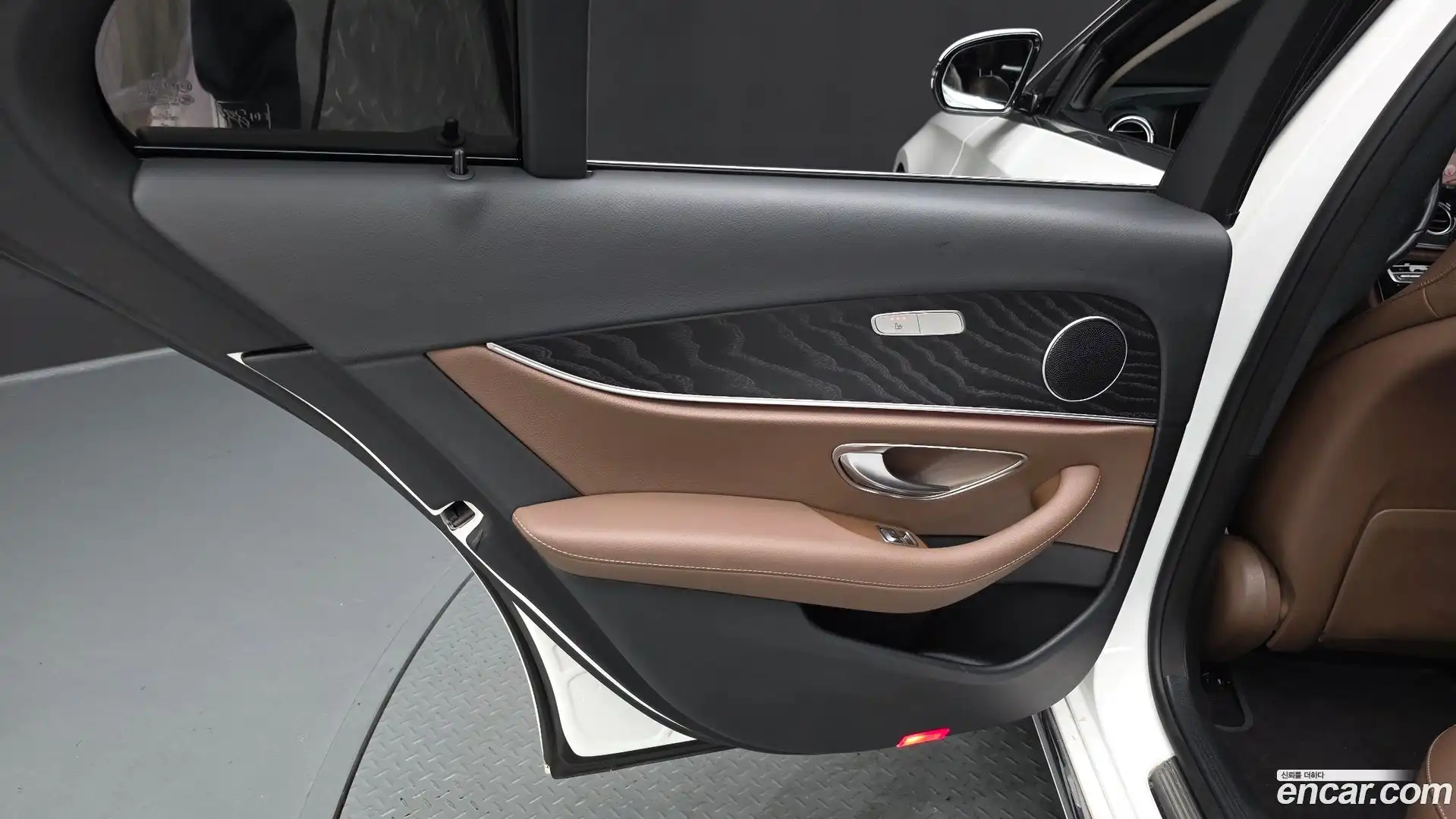 E-Class Mercedes-Benz 2019.3-INNER-035