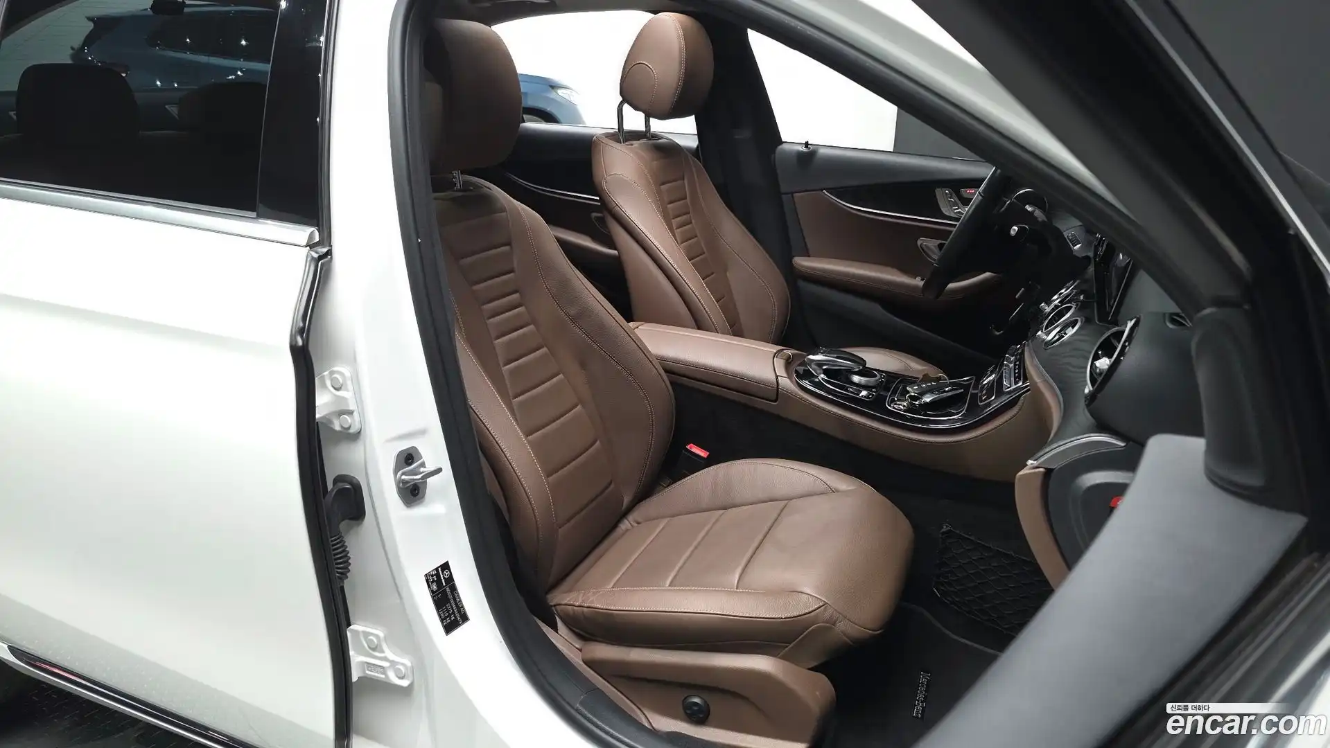 E-Class Mercedes-Benz 2019.3-INNER-036