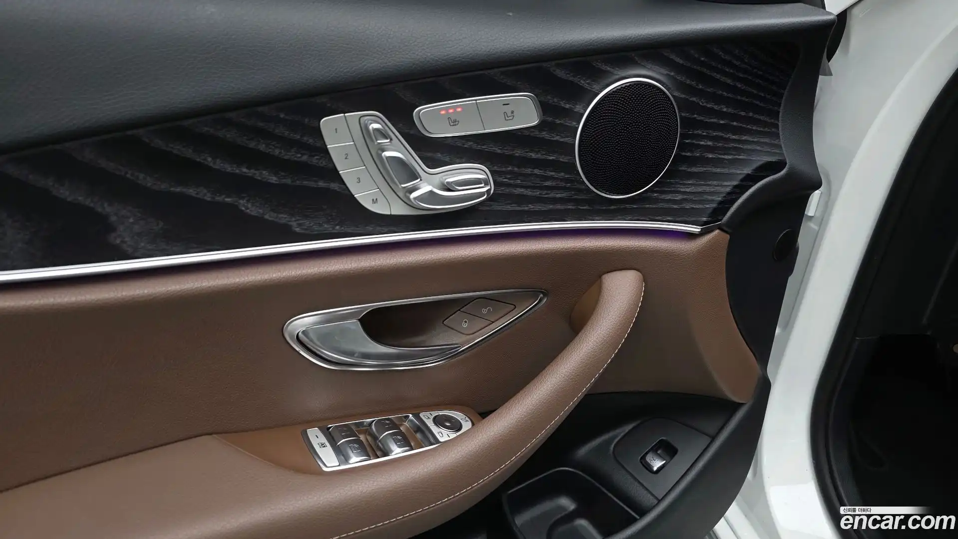 E-Class Mercedes-Benz 2019.3-OPTION-041