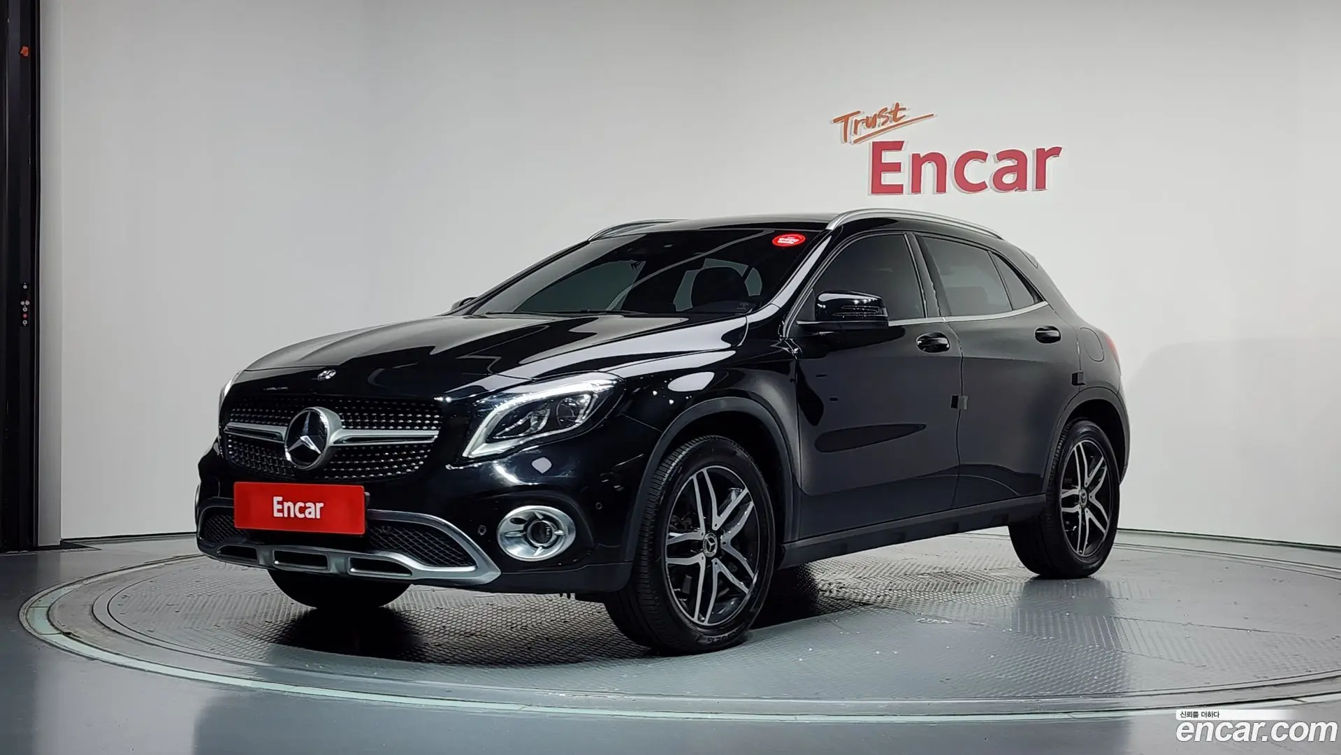 Main__Slider__Photo:GLA-Class Mercedes-Benz 2019.0-0