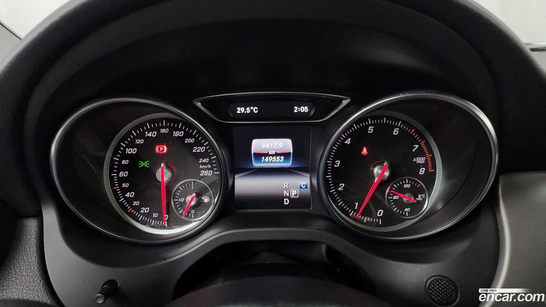 GLA-Class Mercedes-Benz 2019.0-INNER-008